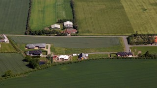 Luftbillede huse og marker
