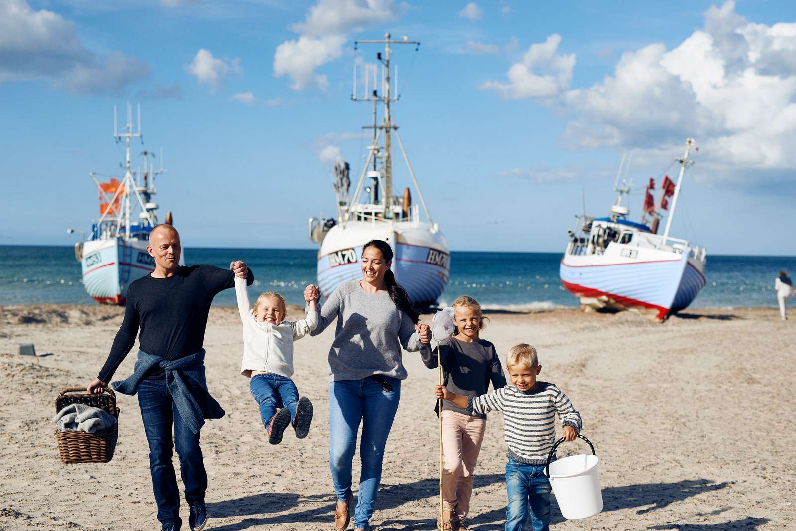 Børnefamilie på stranden
