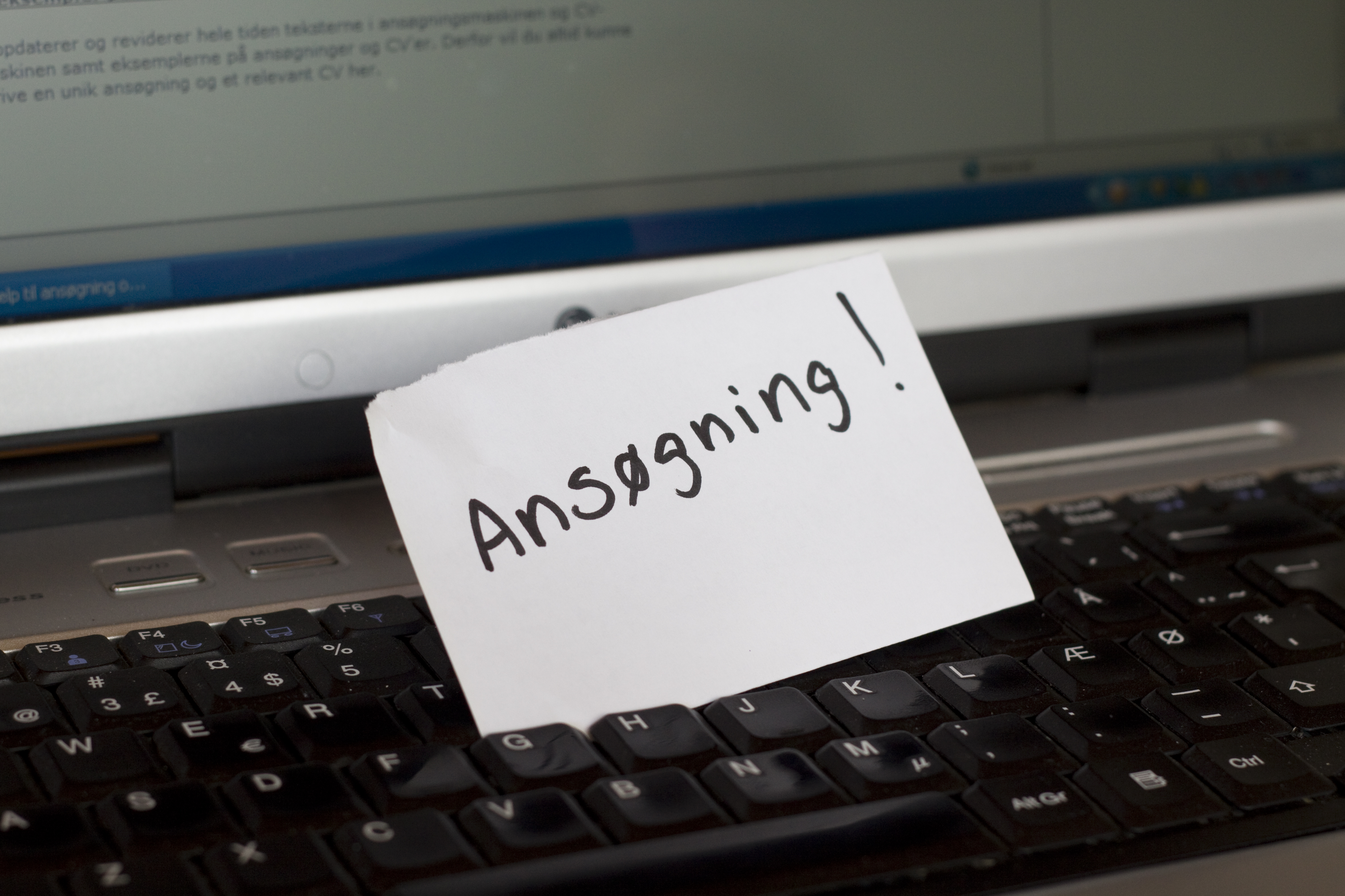 Papirlap med teksten Ansøgning!