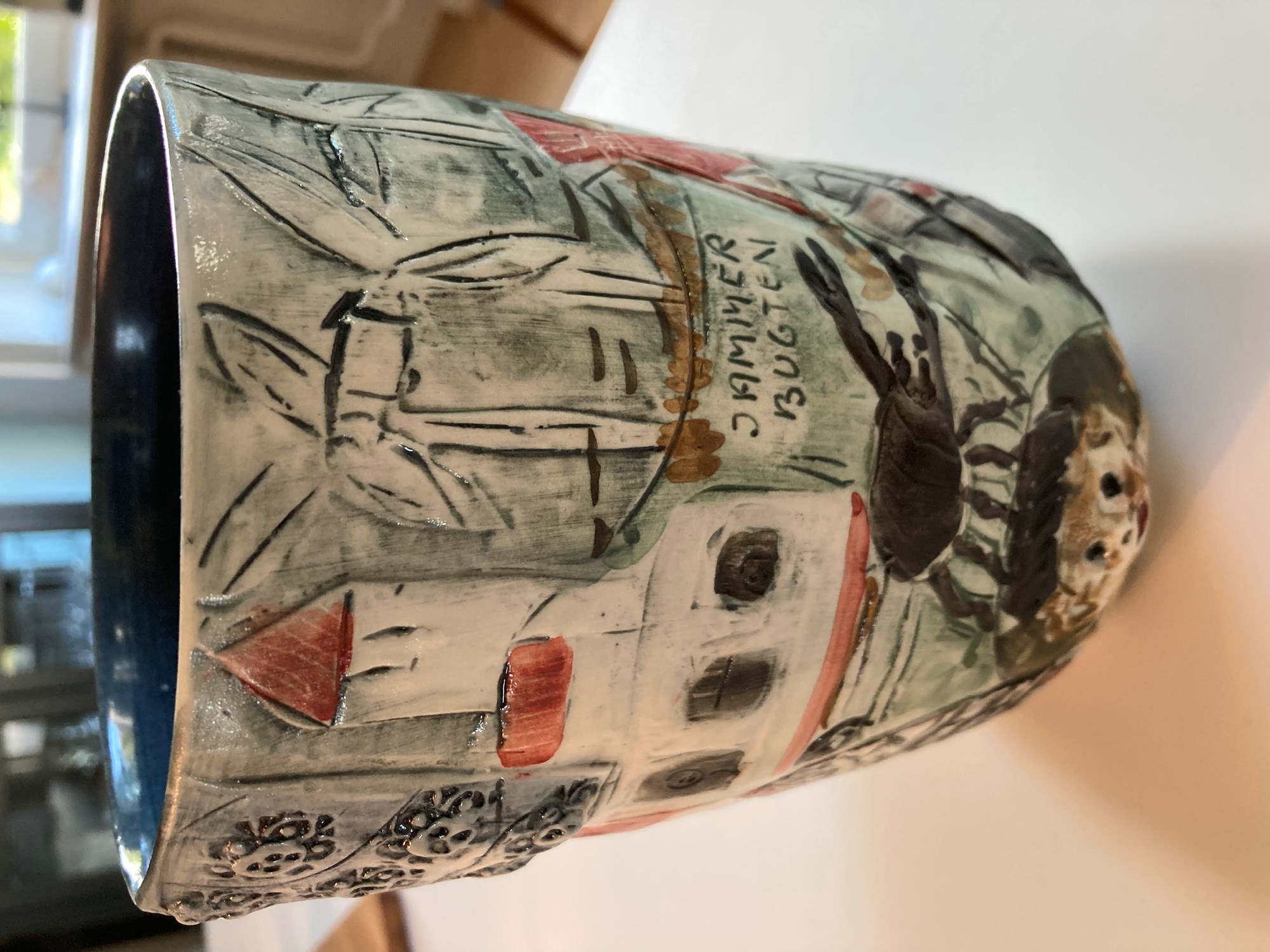 Gerda Tranberg modtog en fin keramik-krukke