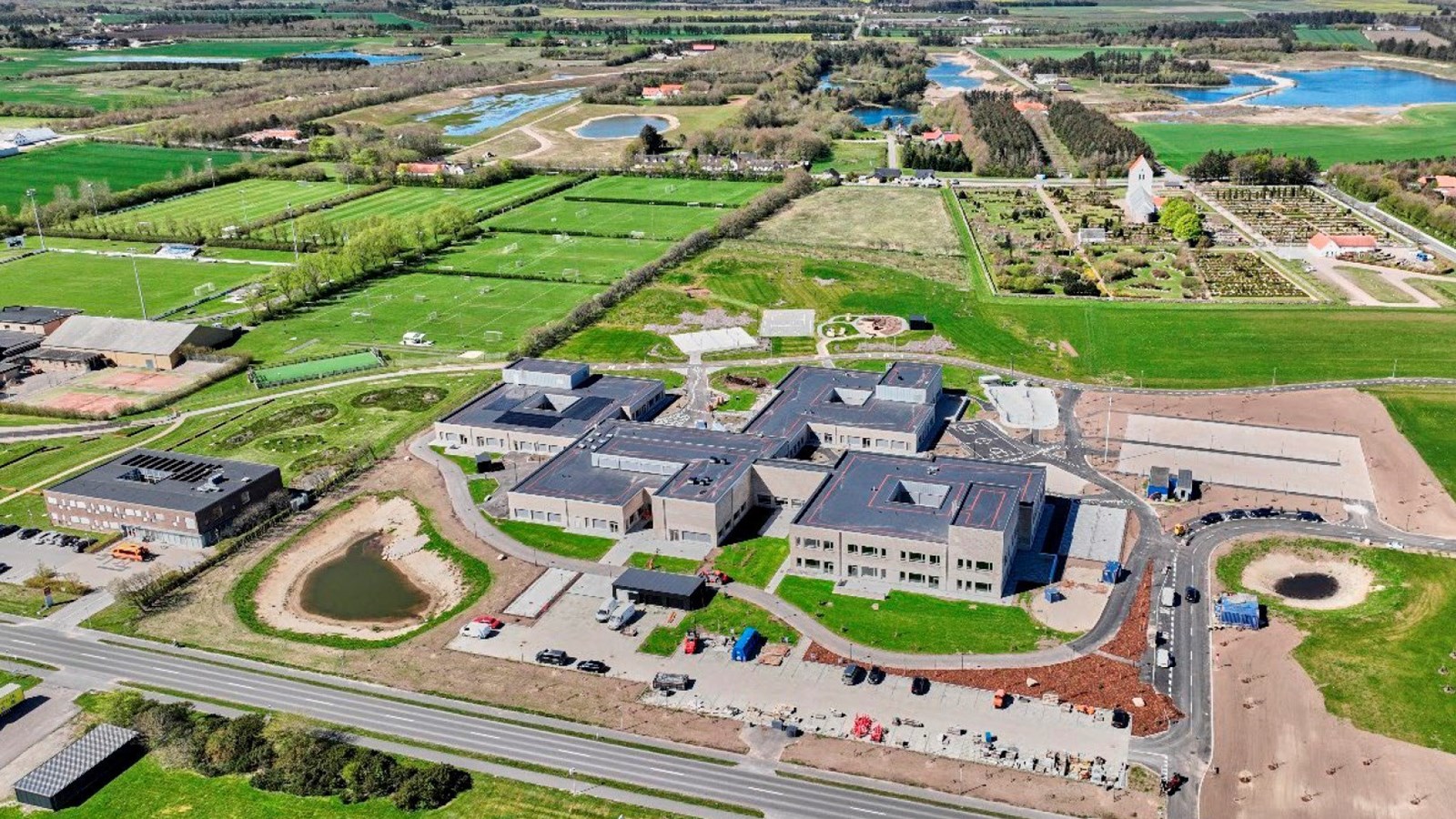 Luftfoto af det nye Skolecenter Jetsmark