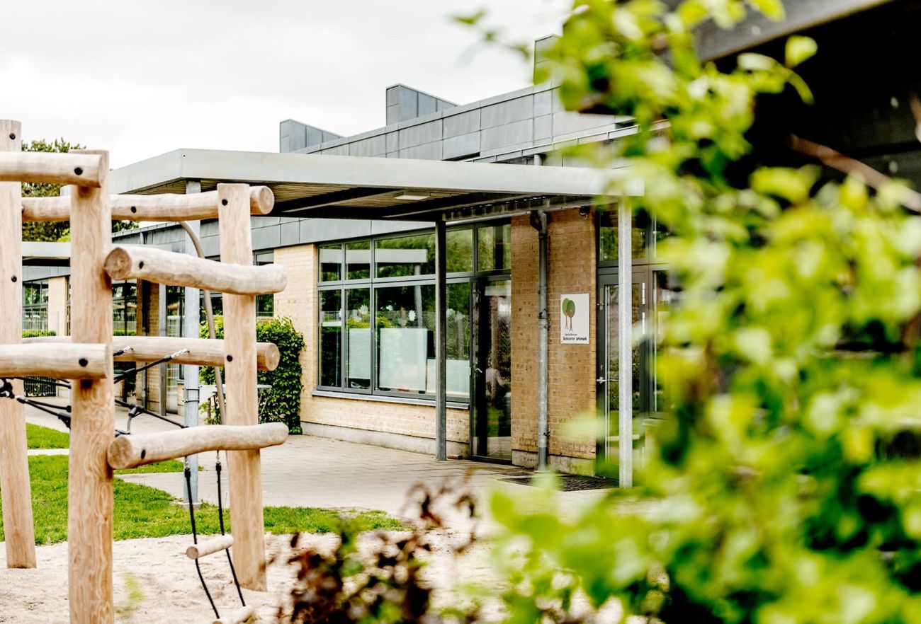 Kaas Skole ude fra legepladsen