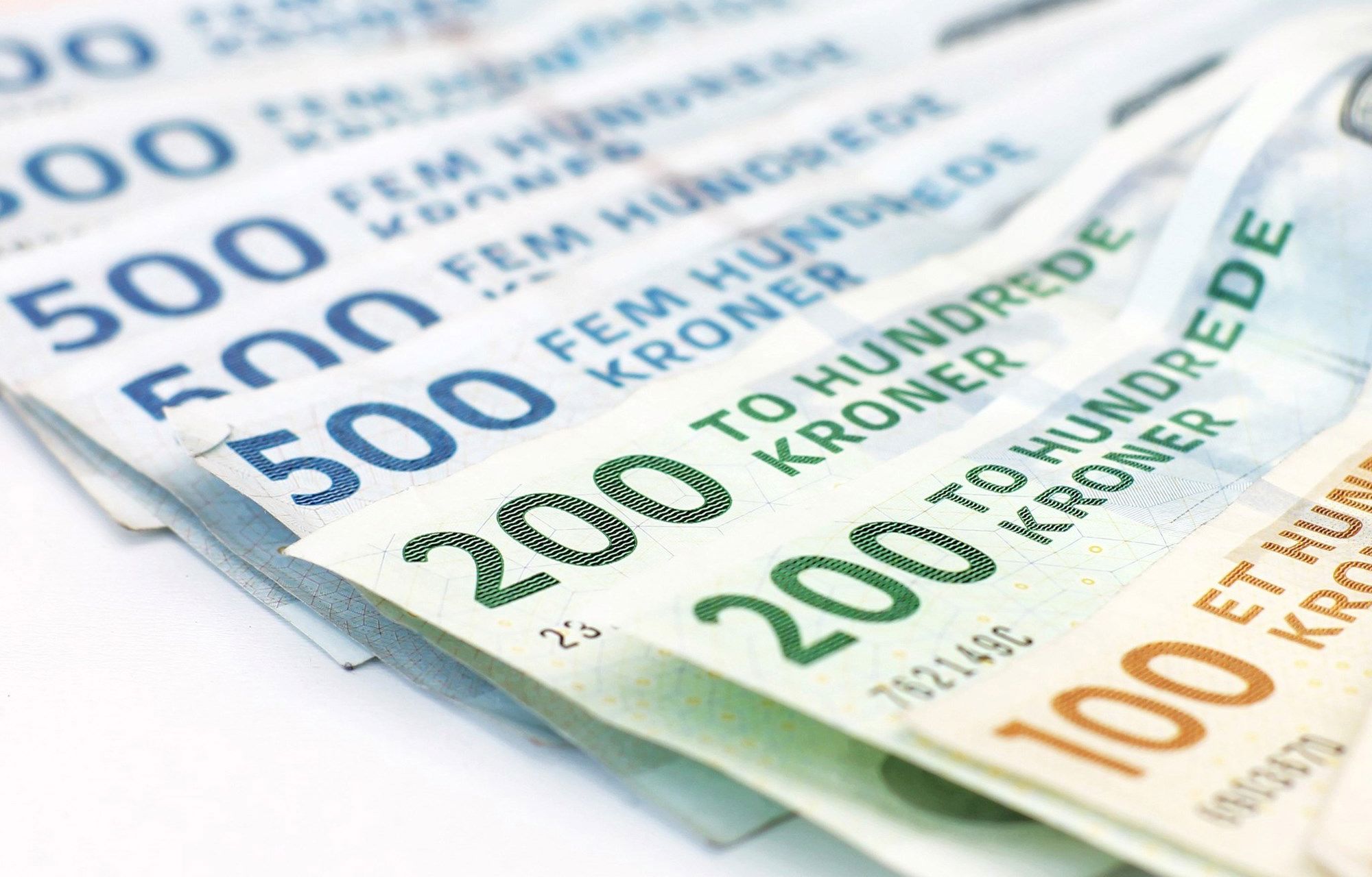 pengesedler lægger i række