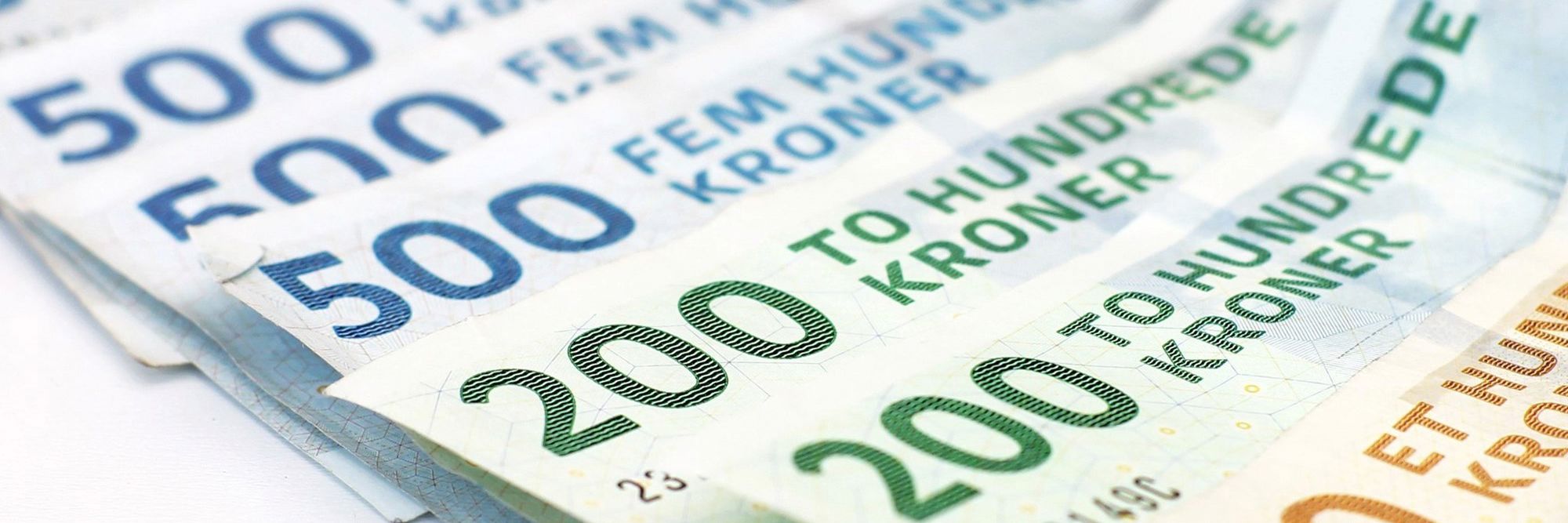 pengesedler lægger i række