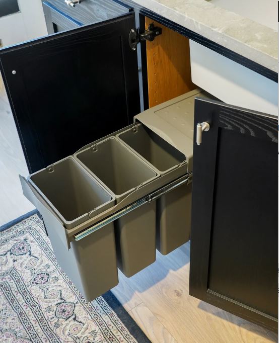 Sortering i spande i træk-ud skab