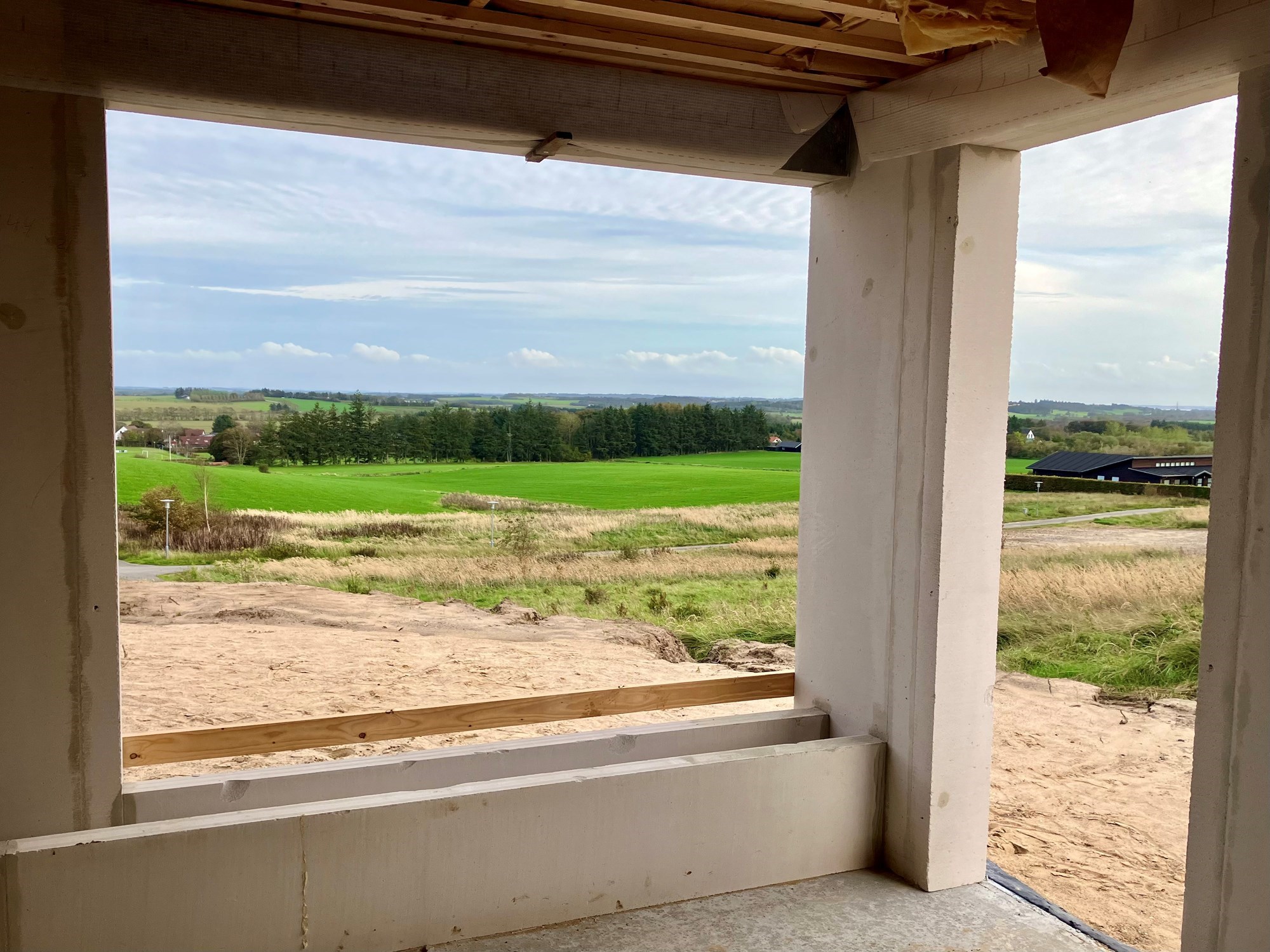 Jeppe og Josephines udsigt til marker fra huset