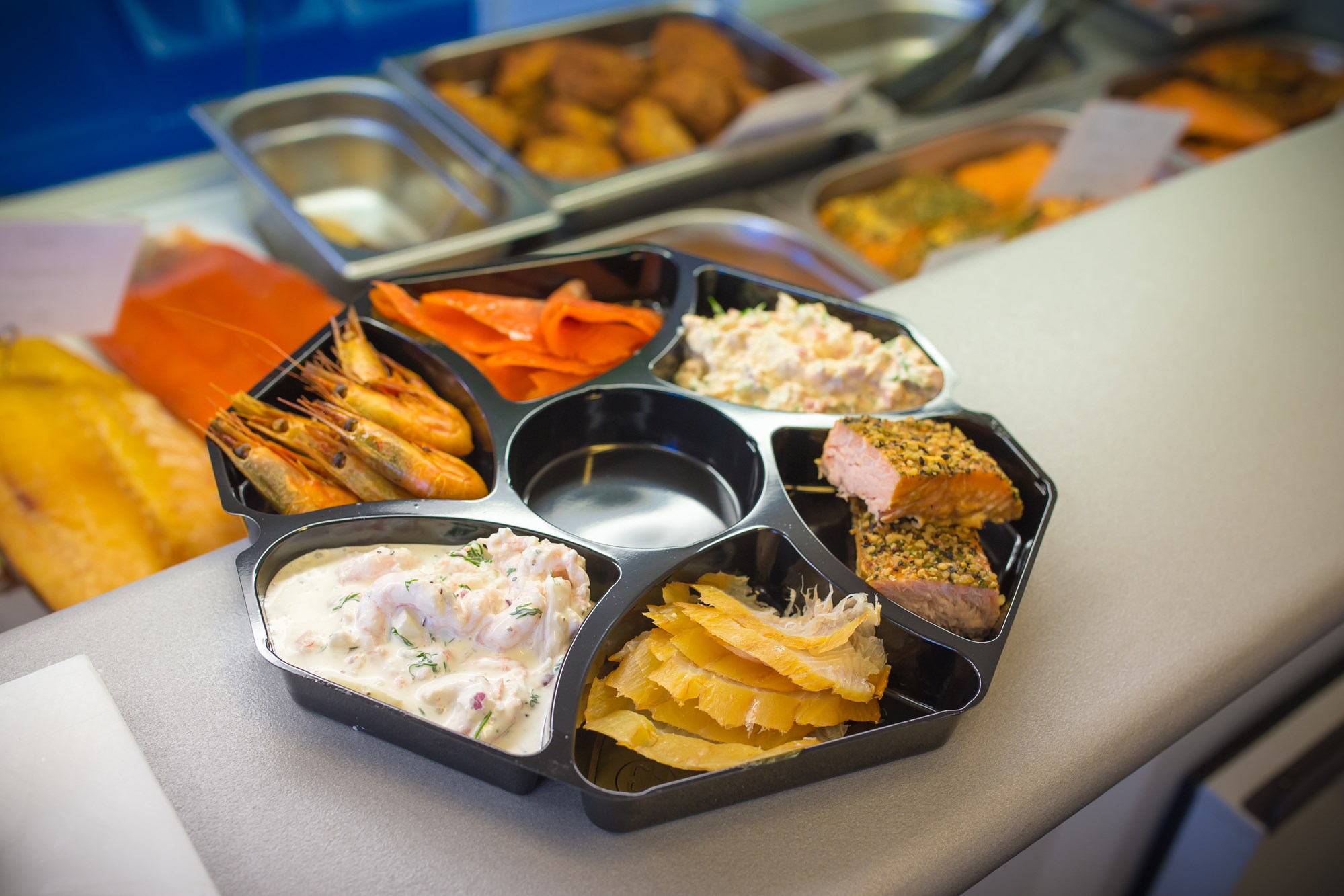 Sortiment af lækkert fiske- og skaldyrsbaseret mad