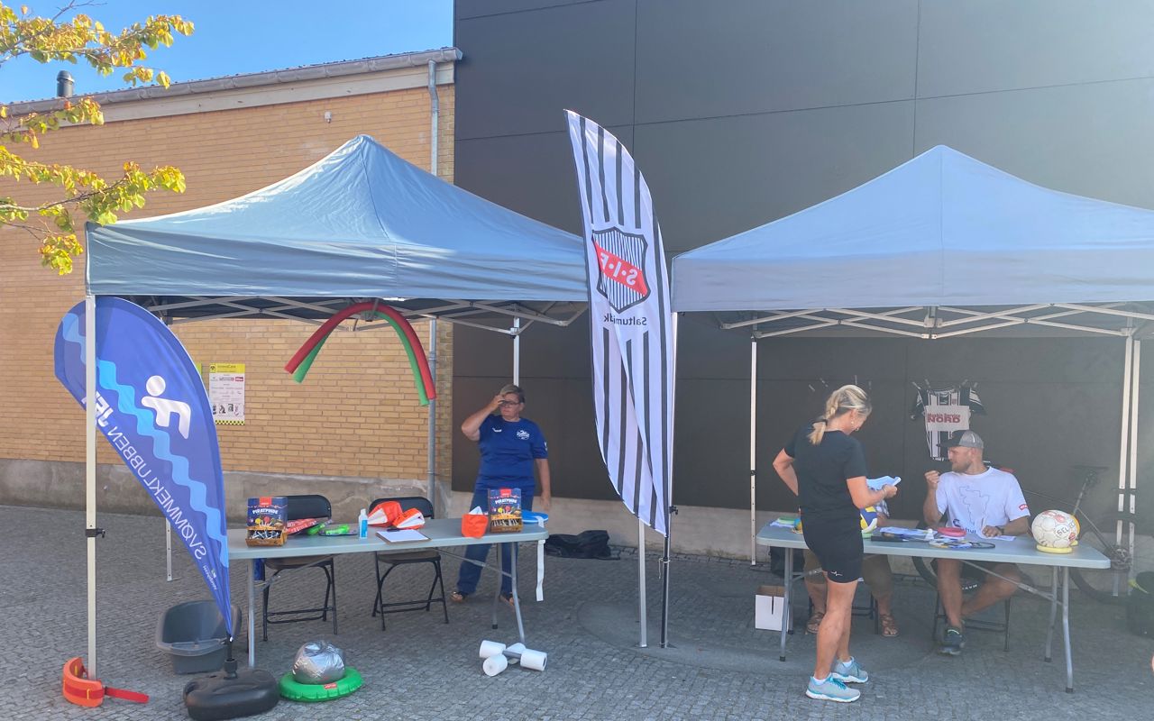 Markedskaravanen pavilloner i brug til event