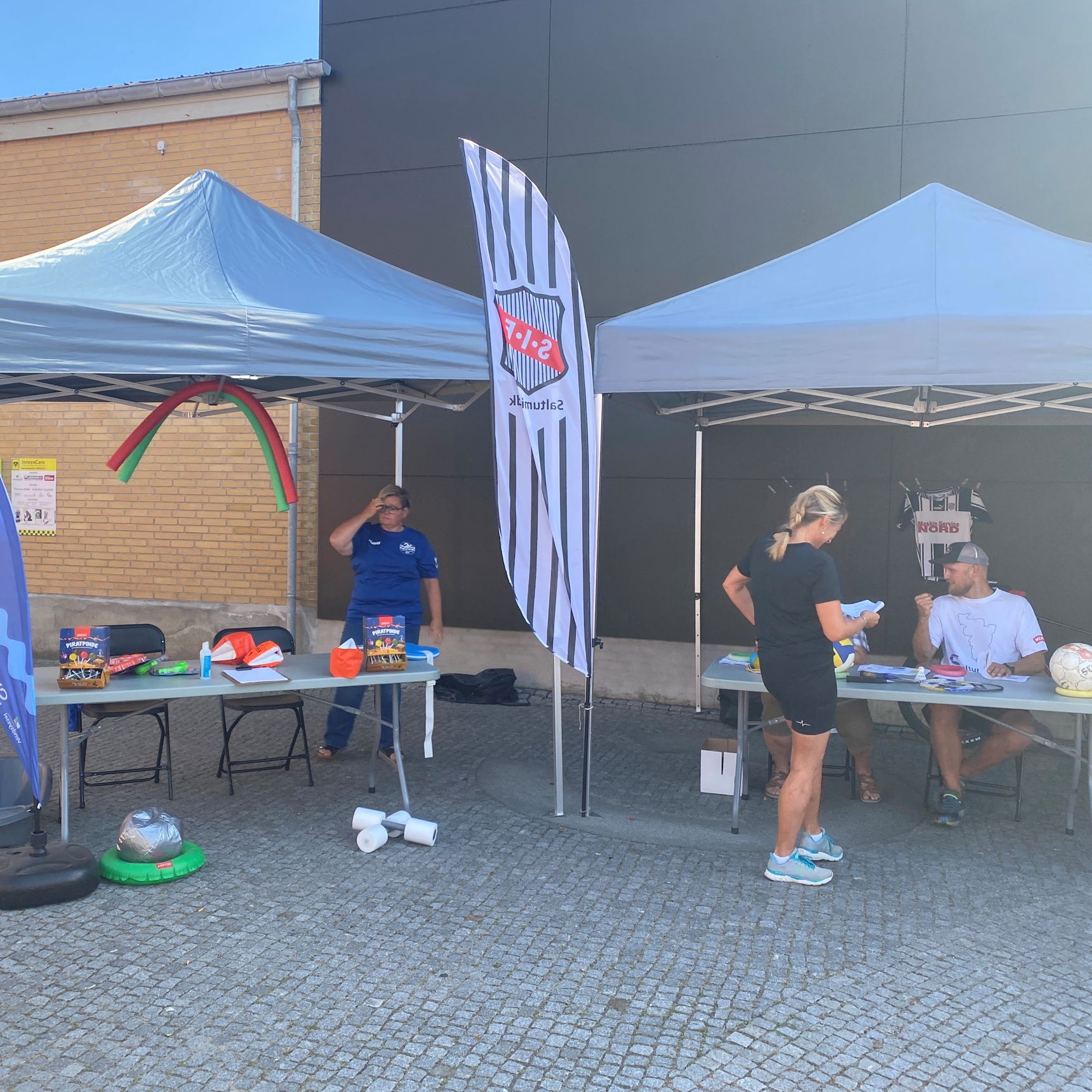 Markedskaravanen pavilloner i brug til event