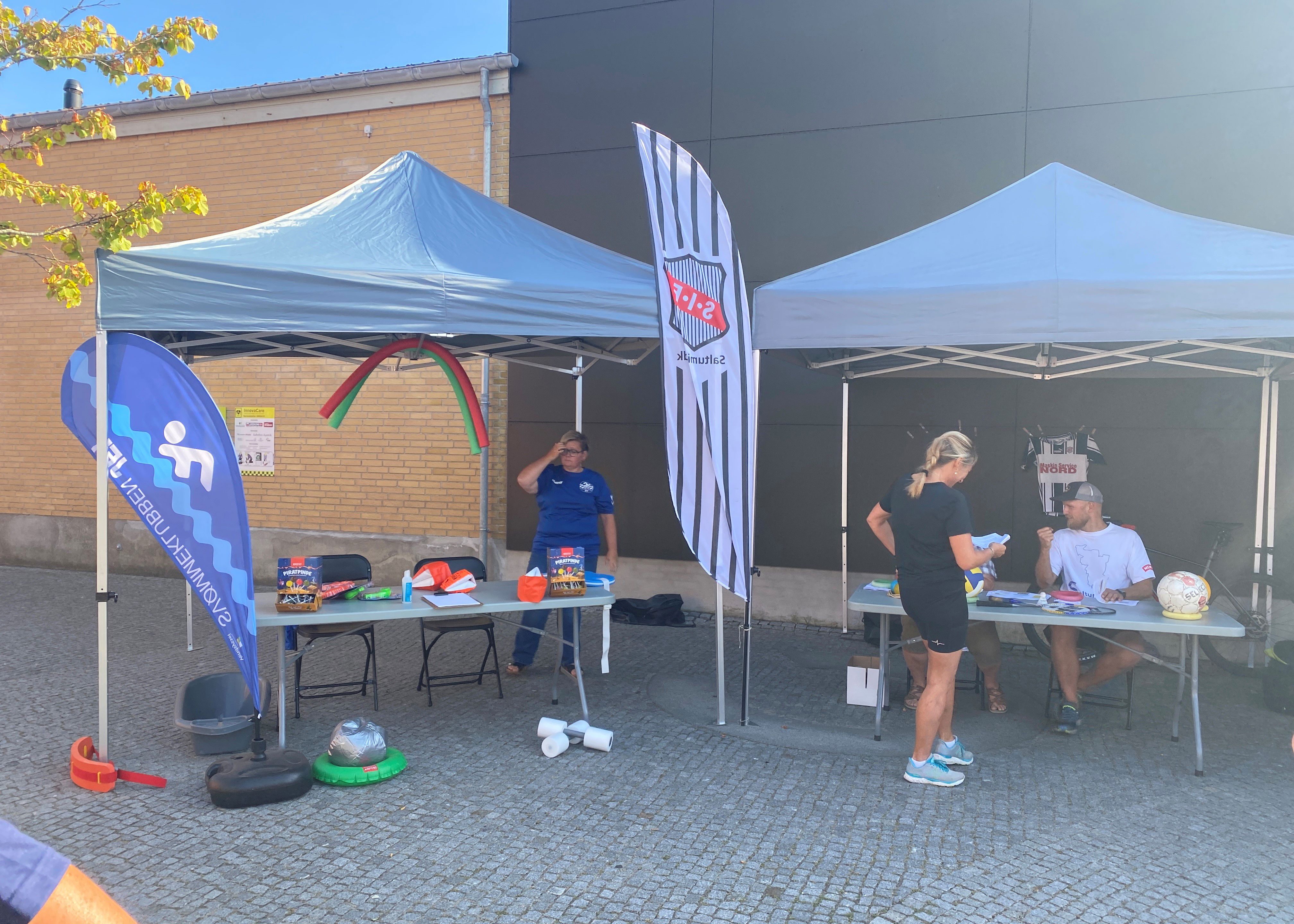 Markedskaravanen pavilloner i brug til event