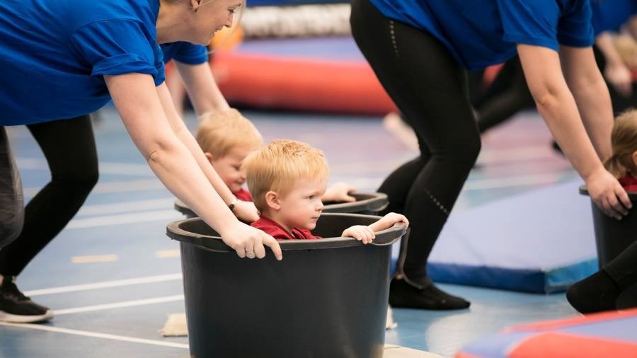 Mor og barn gymnastik