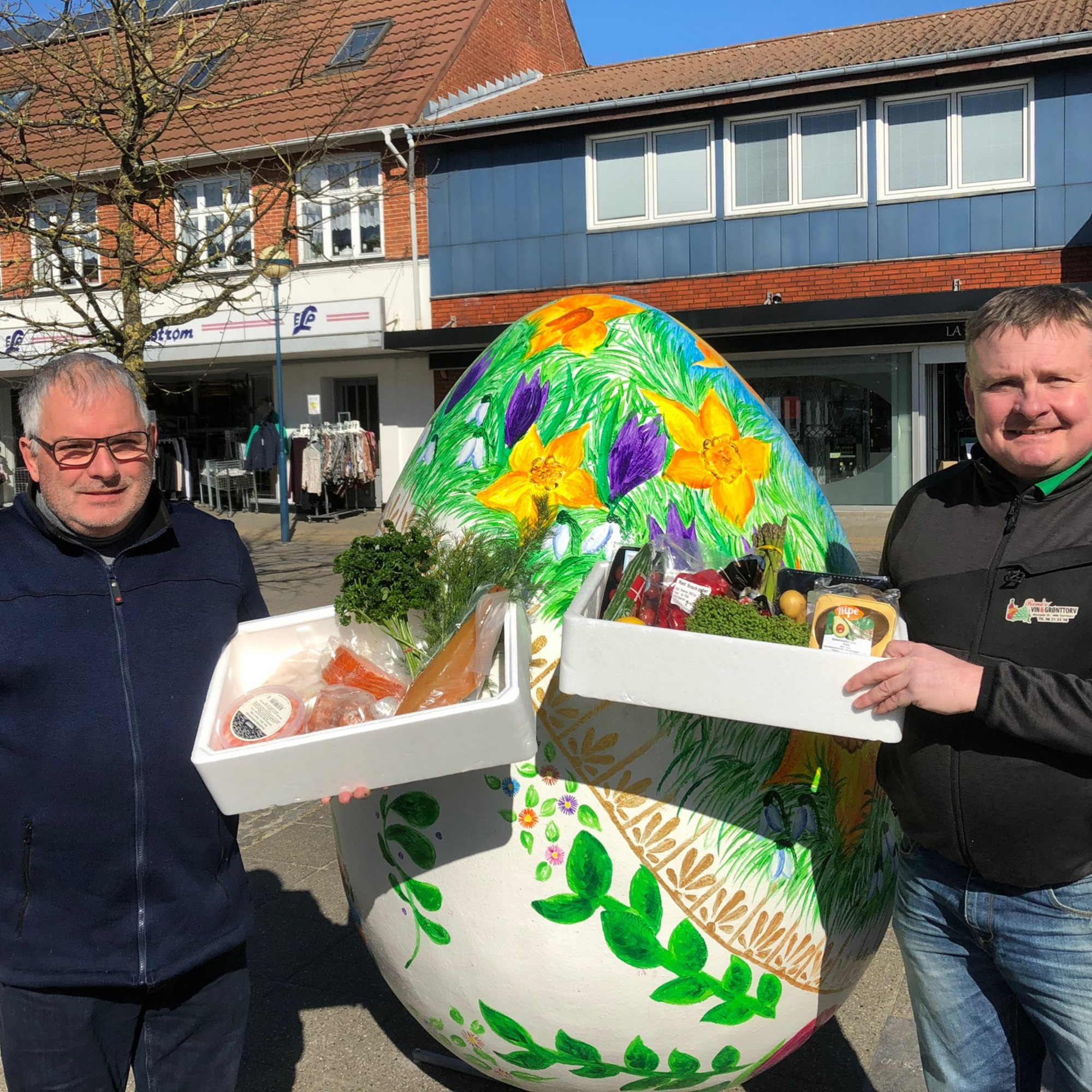 Måltidskasser fremvises