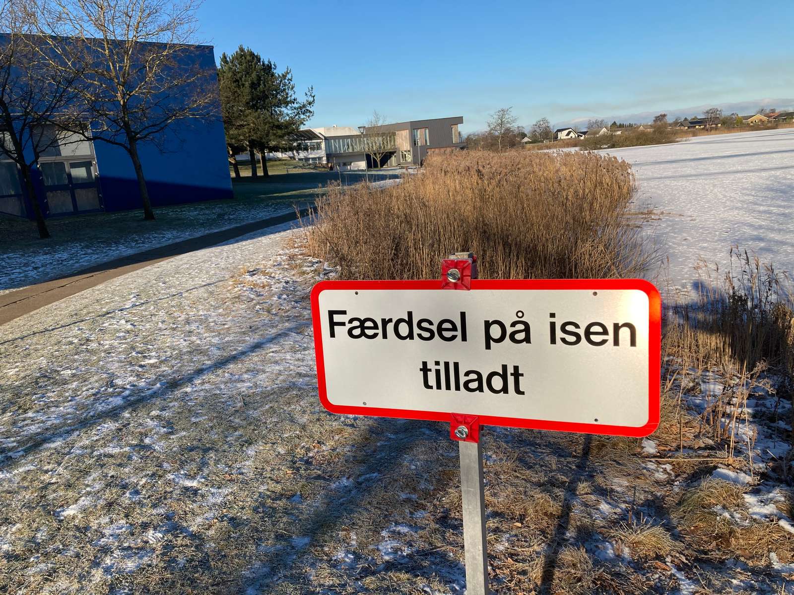 skilt Færdsel på isen tilladt