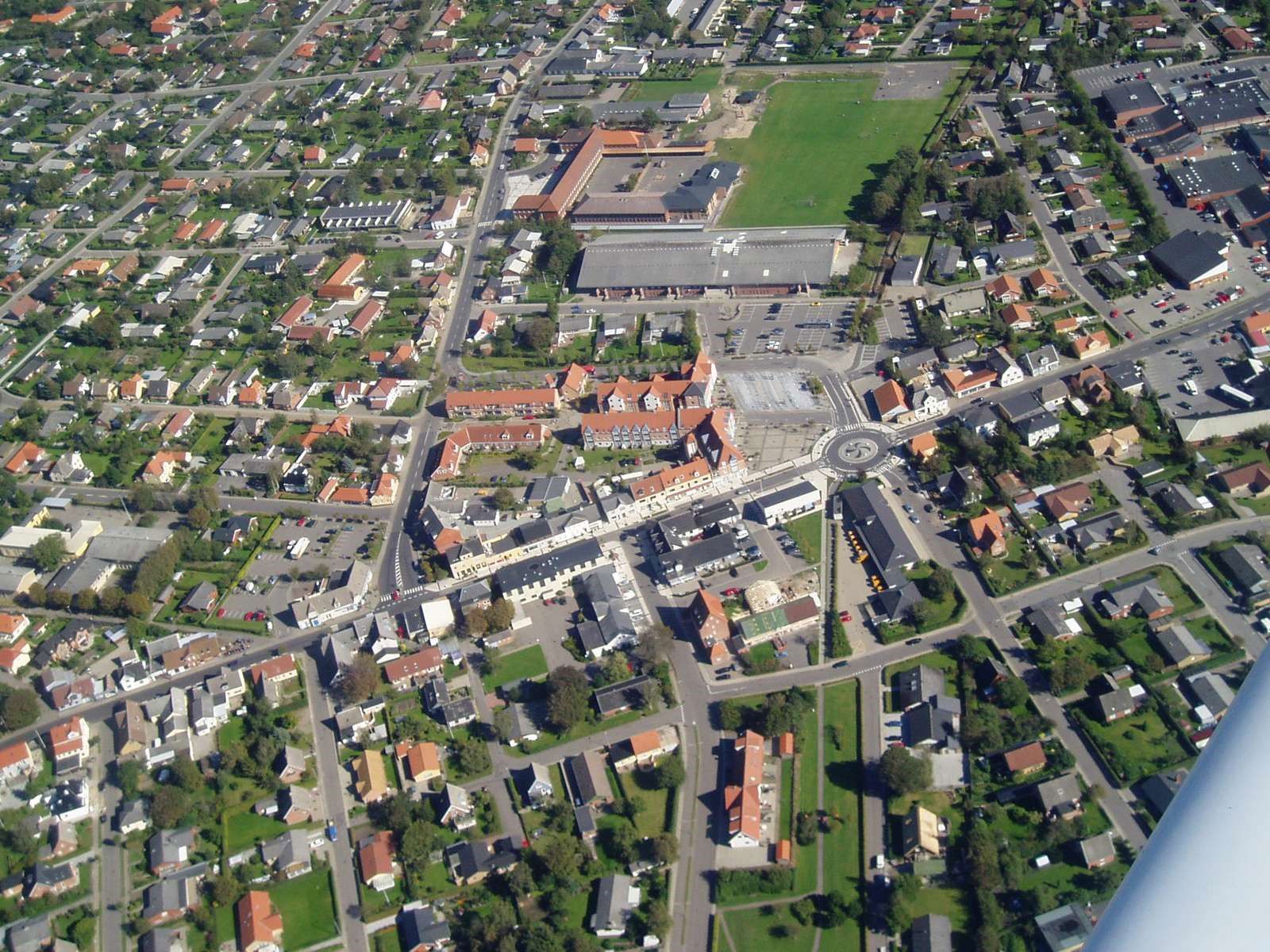 Luftbillede af større by