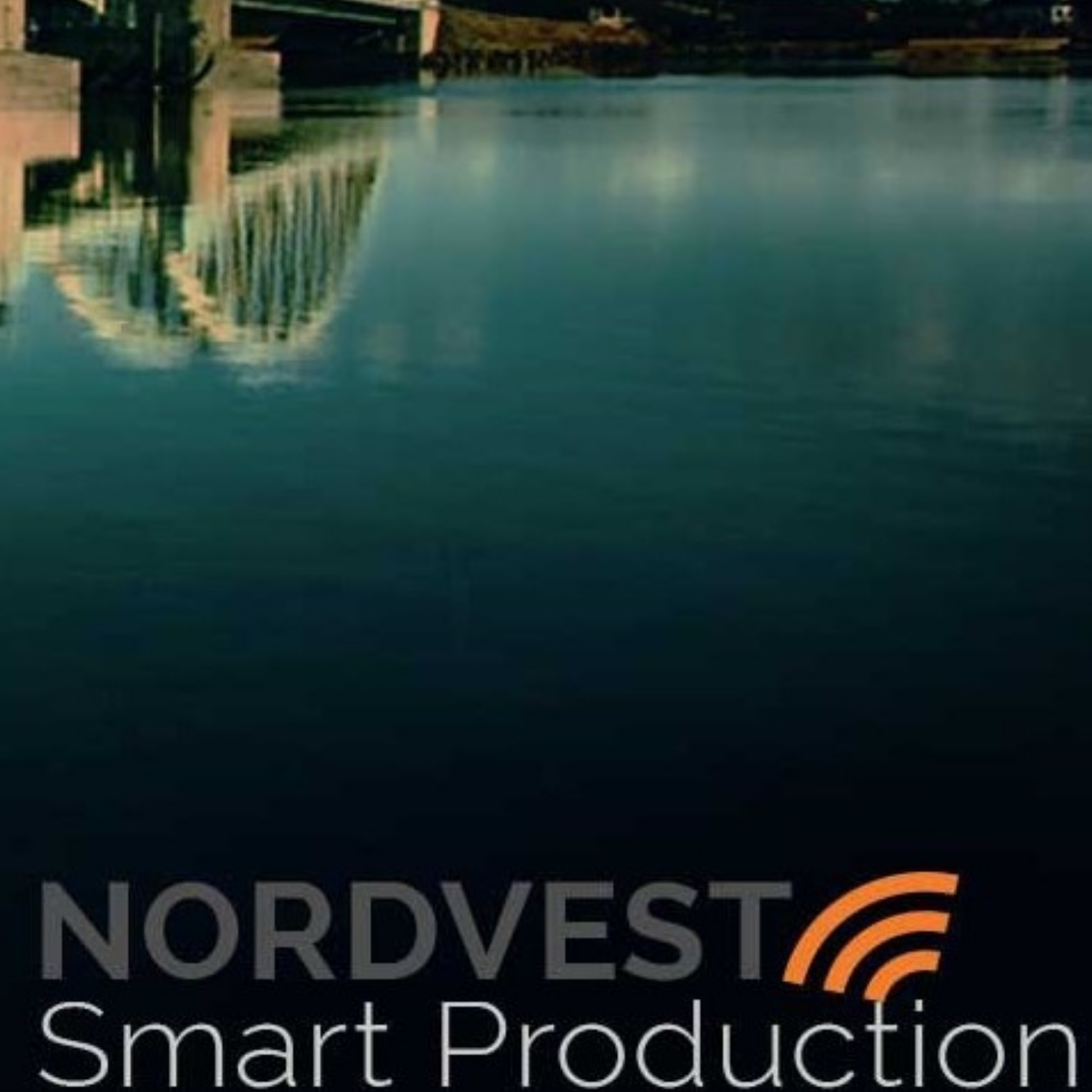 Nordvest Smart Production logo på billede af vand