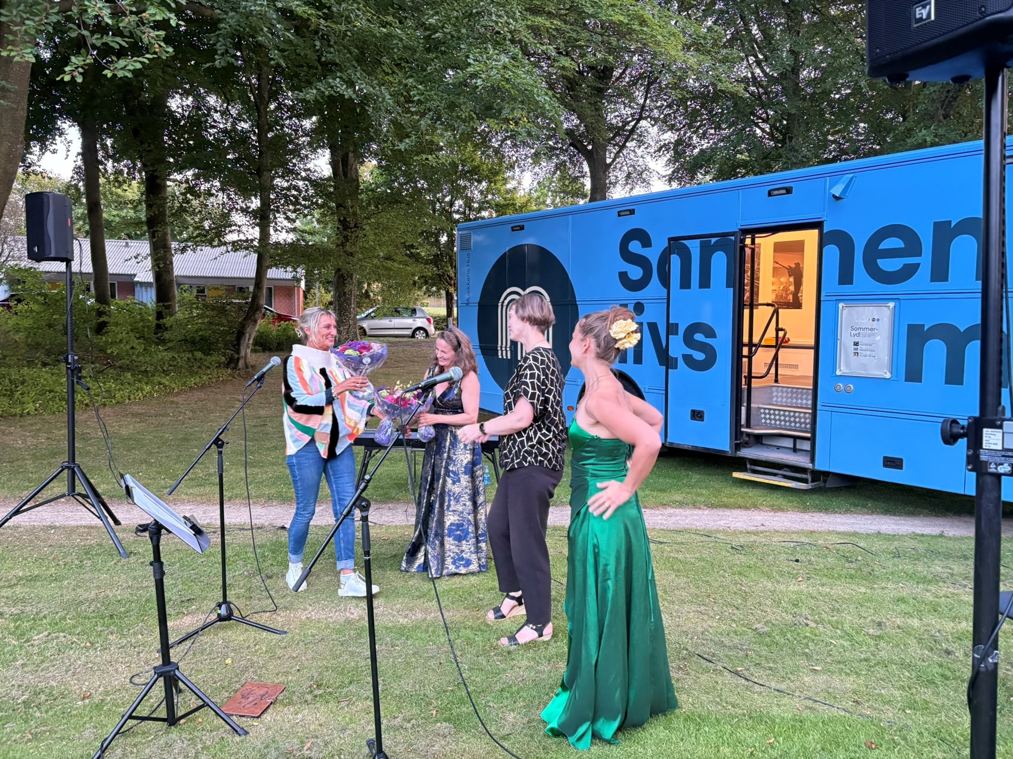 Formand Helle Bak Andreasen og musikerne