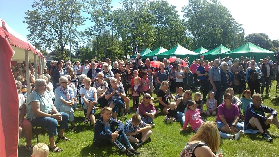 Festivalstemning ved Halvrimmen Åben By