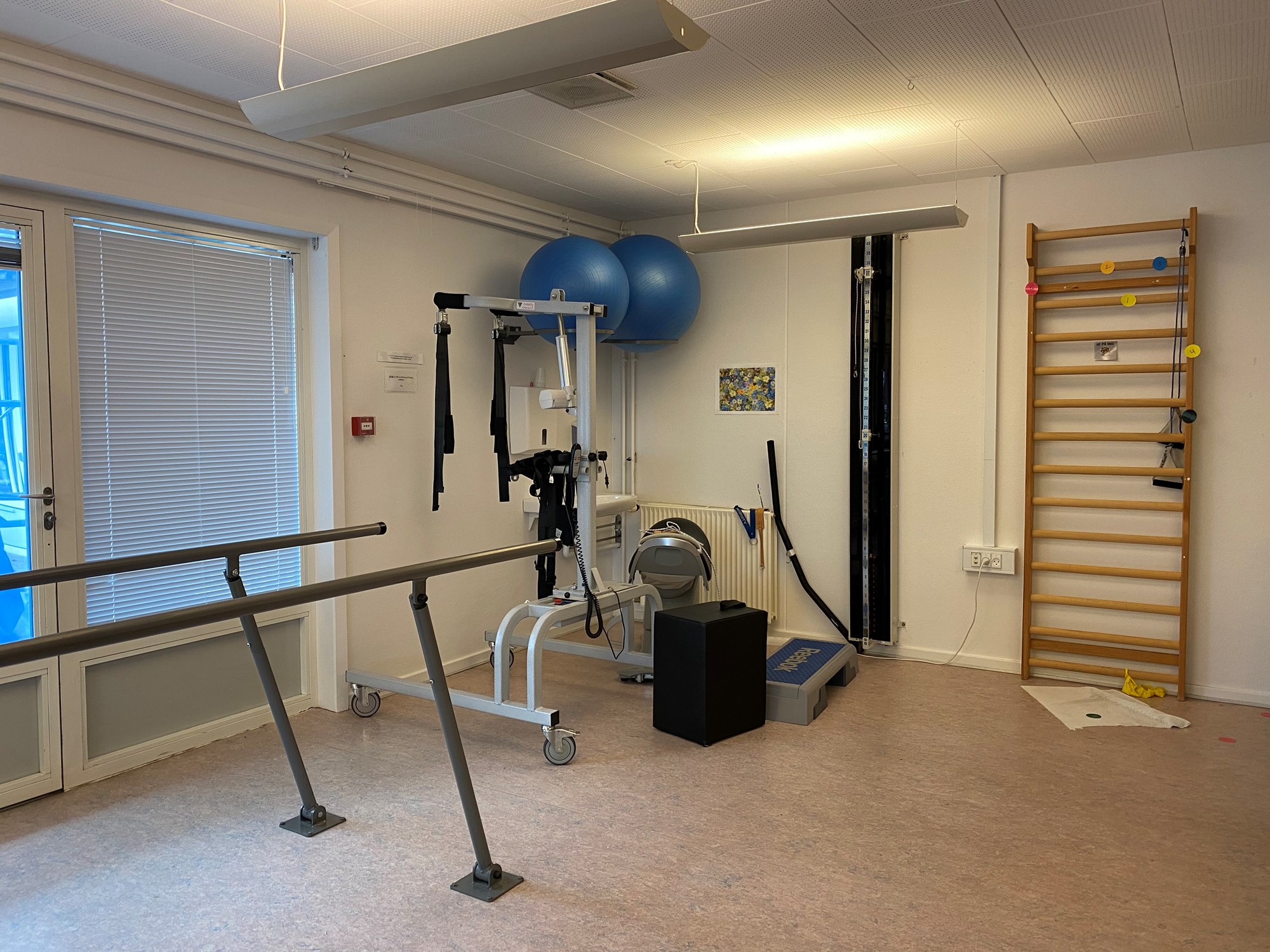 Træningsrum med træningsmaskiner