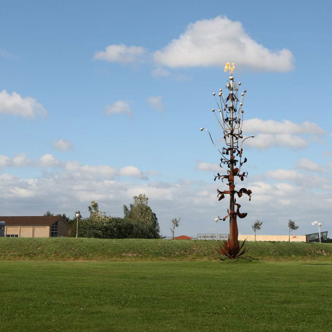 skulptur ved indkørsel til industriområde i Pandrup