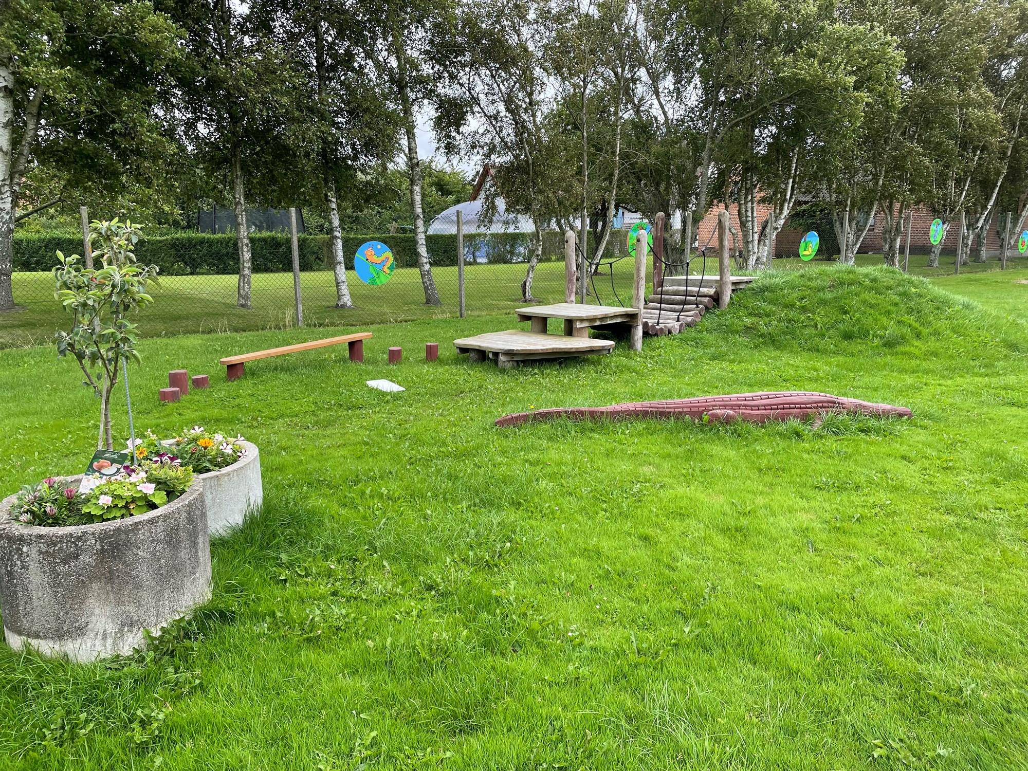 Aktivitetsbane på legeplads