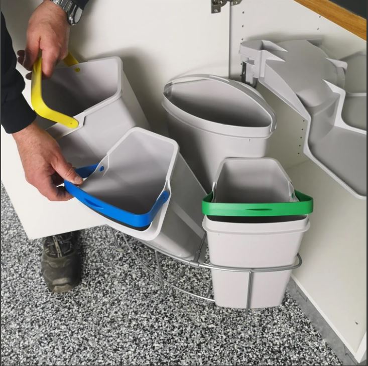 Sortering i spande i vinkelskab