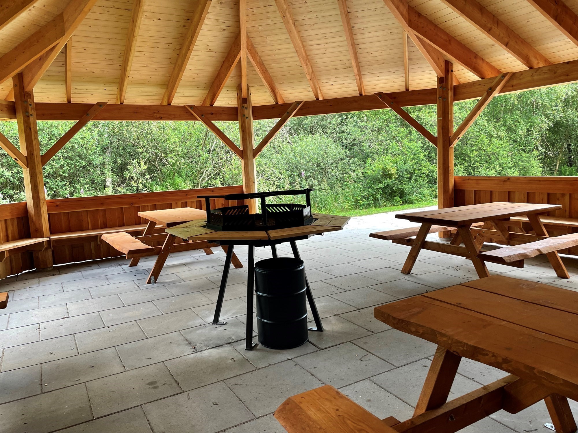 Indenfor i Moseby bålhytte