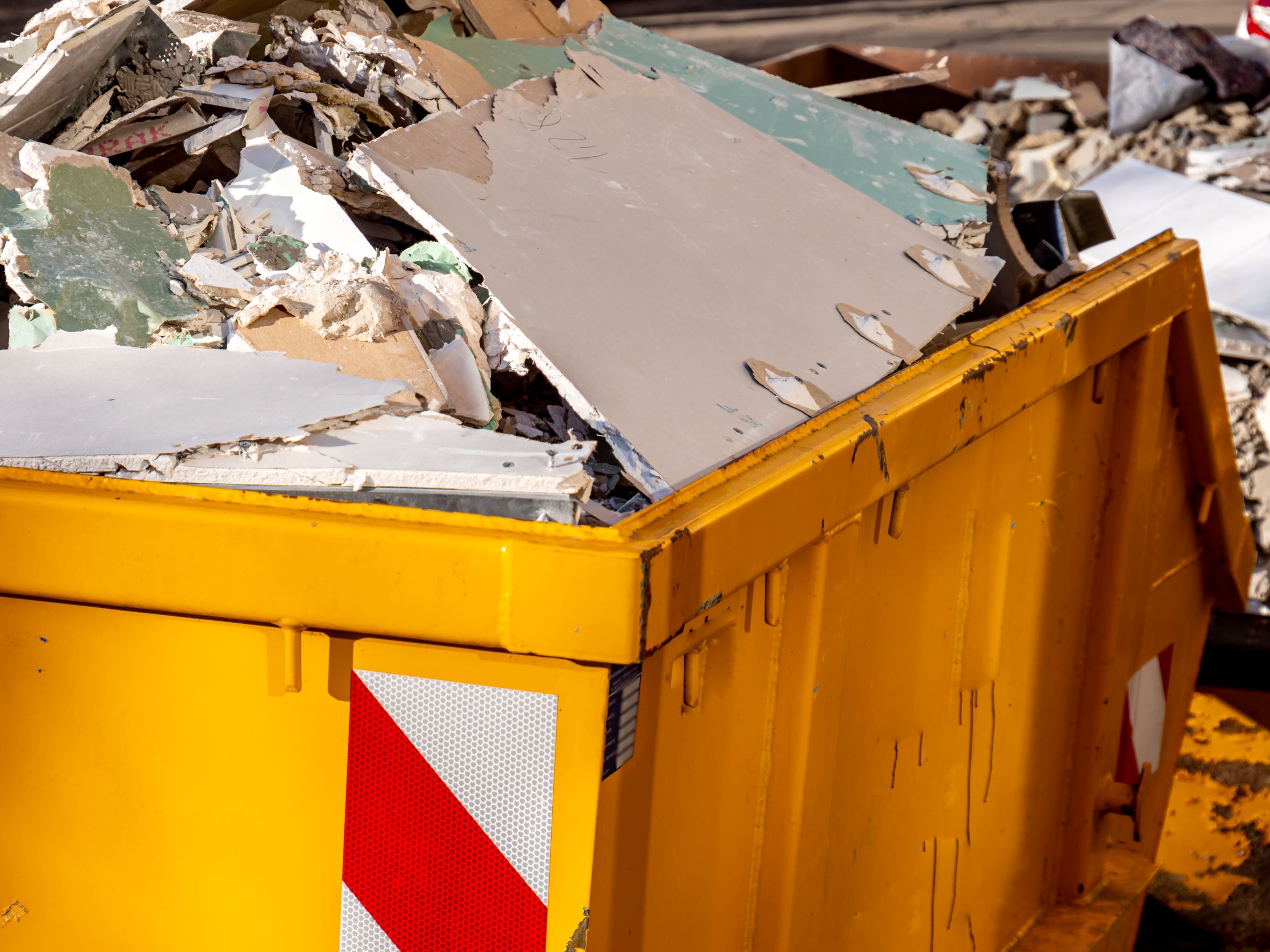 Stor affaldscontainer