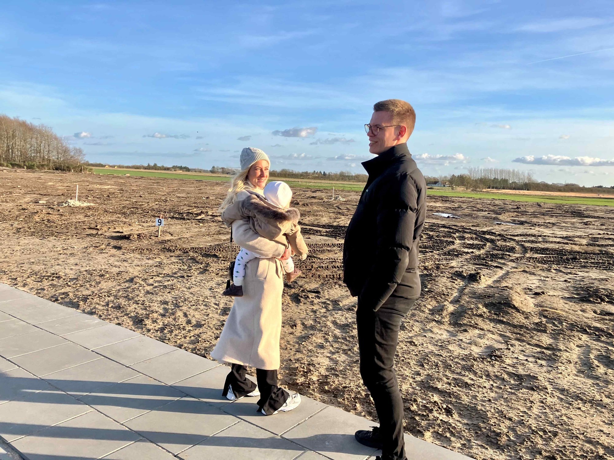 Nanna, Asta Og Matias ved deres nye byggegrund