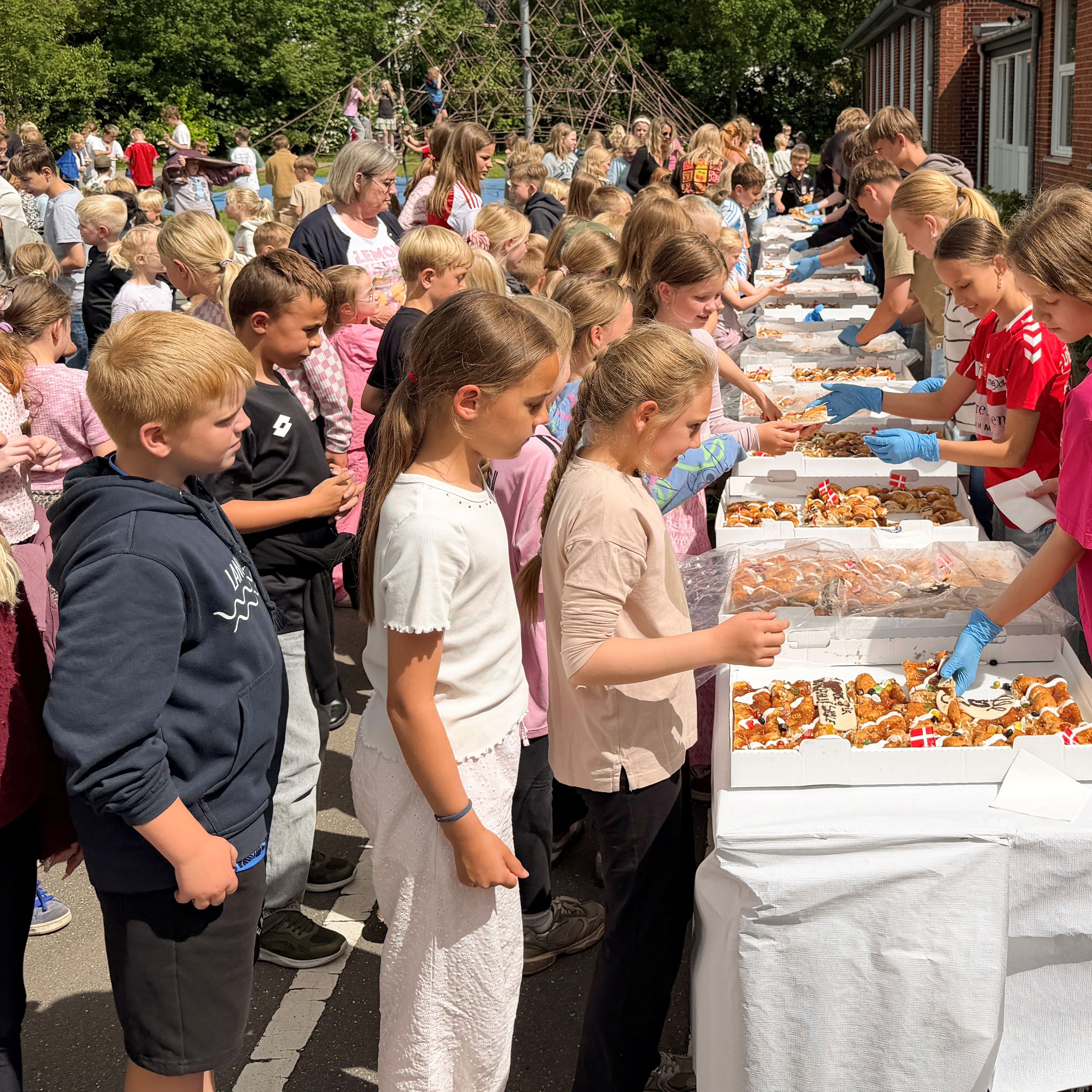 Der serveres kagemand til alle