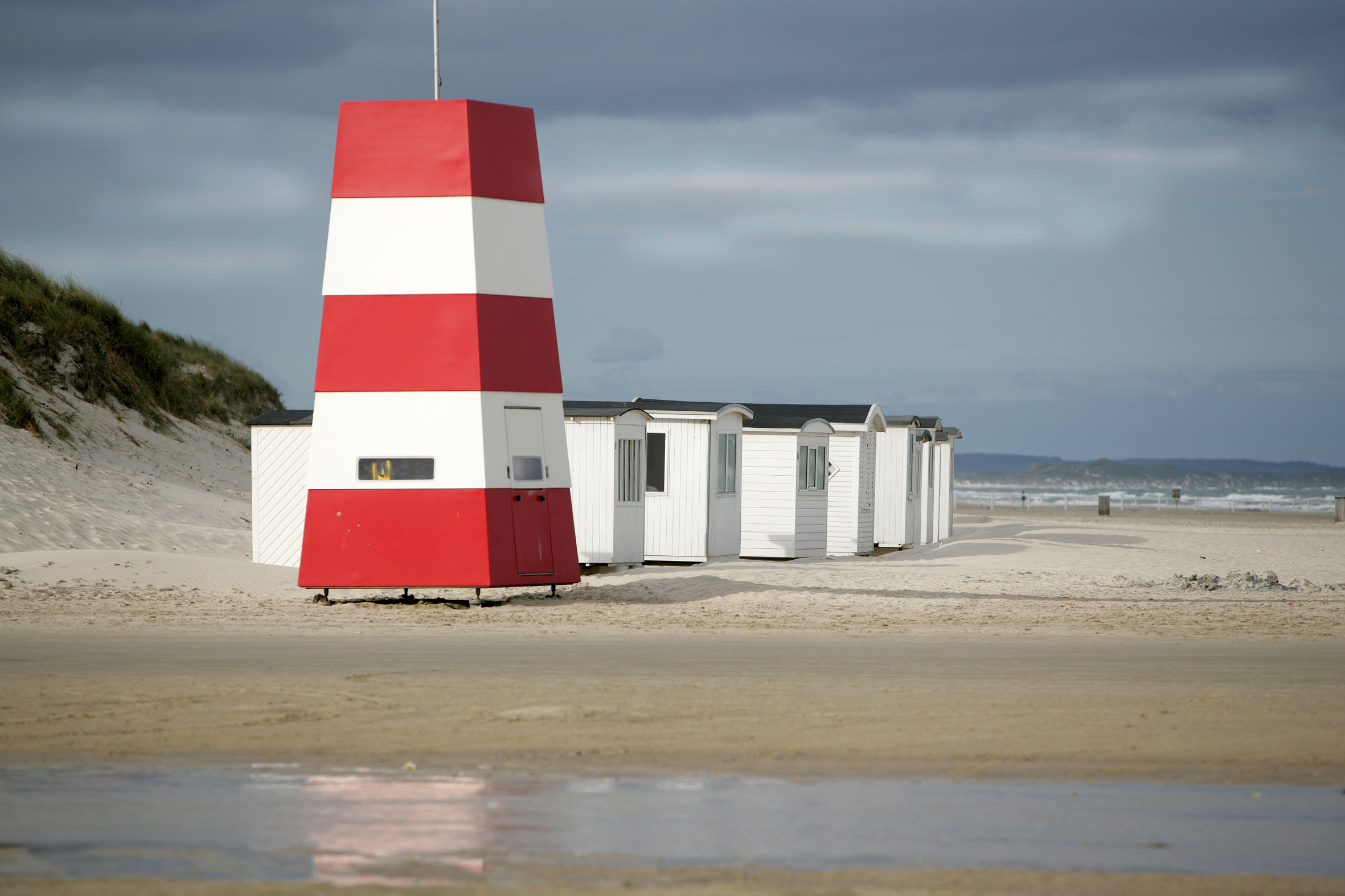 Livreddertårn og badehuse på Blokhus Strand