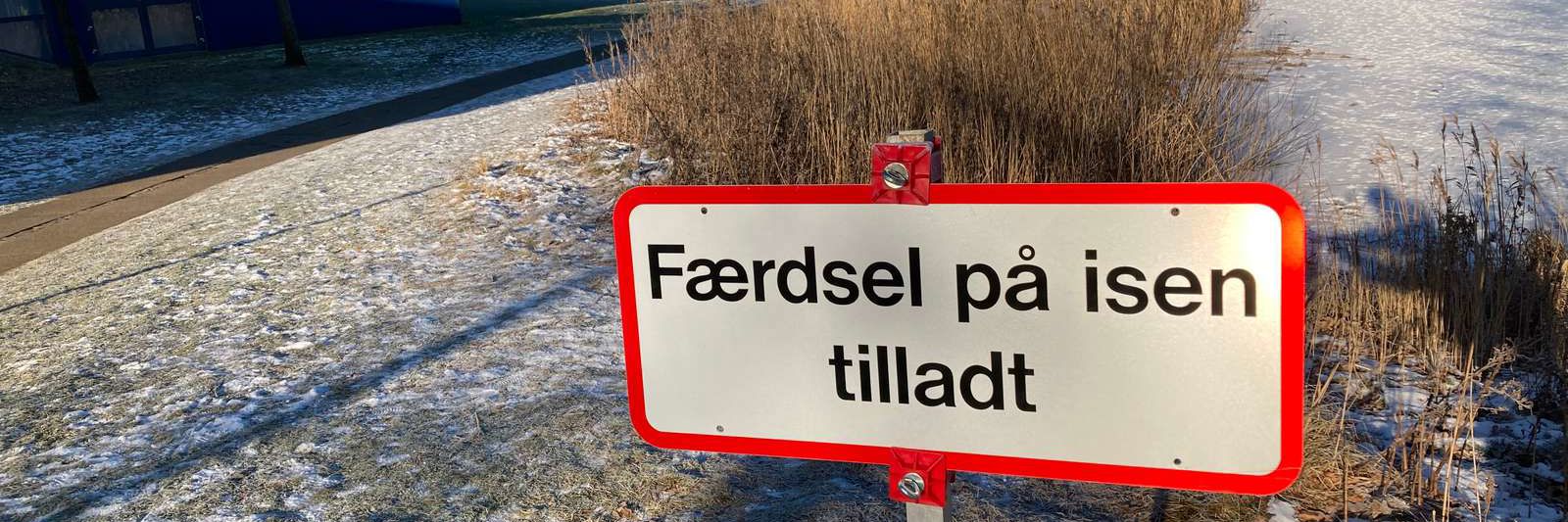 skilt om færdsel på isen