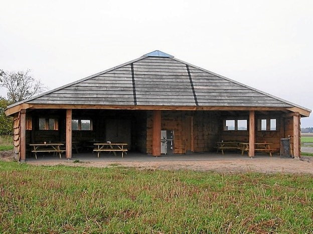 Overdækket madpakkehus ved Jægerum Søpark