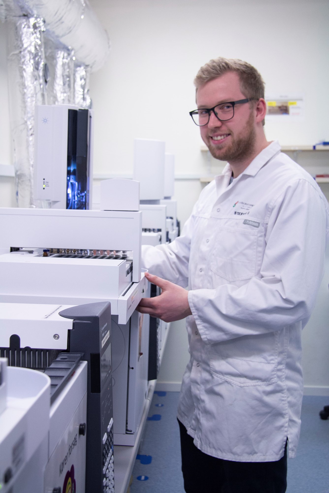 Forsker i laboratorie