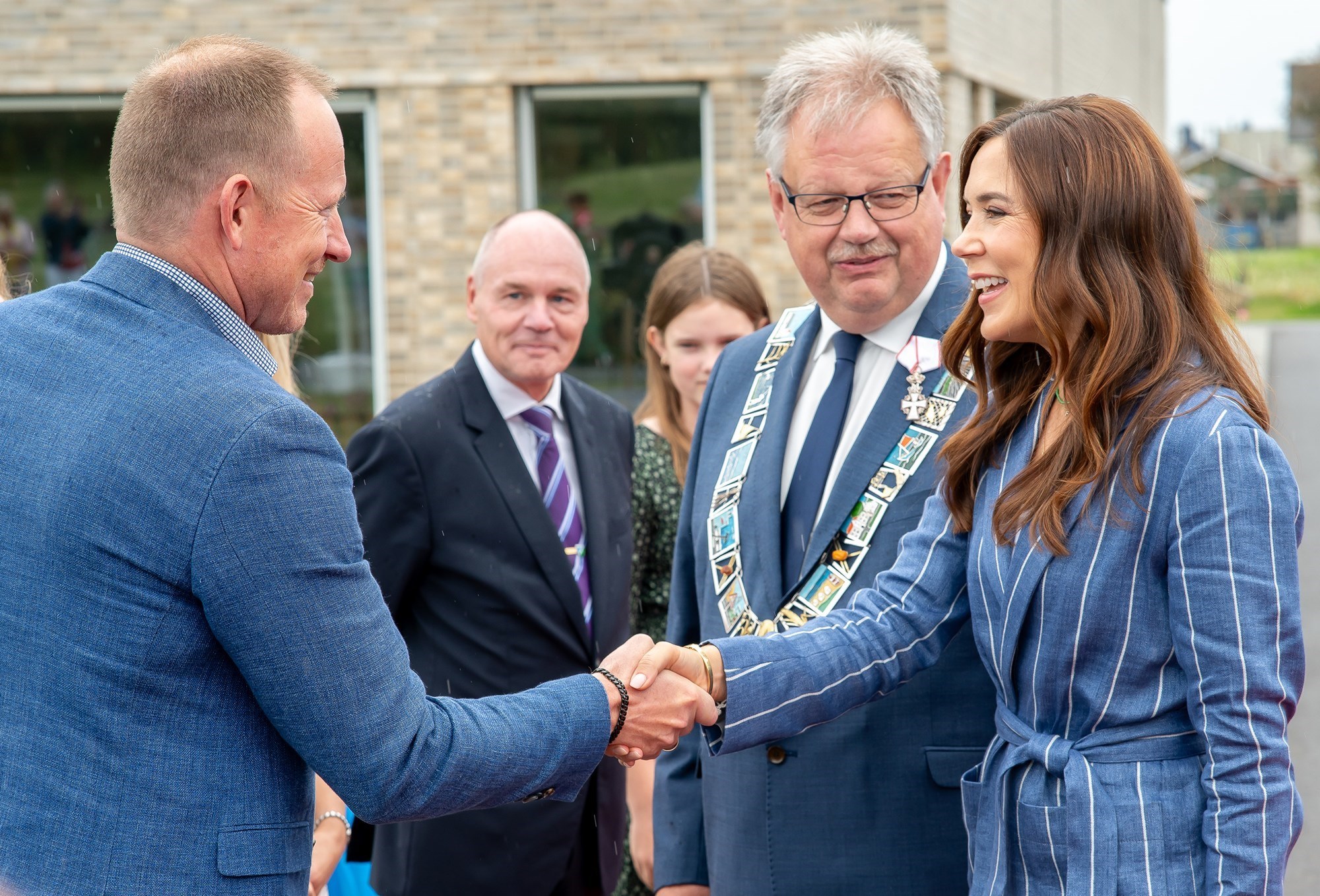 Rasmus Mackenhaur hilser på Kronprinsesse Mary