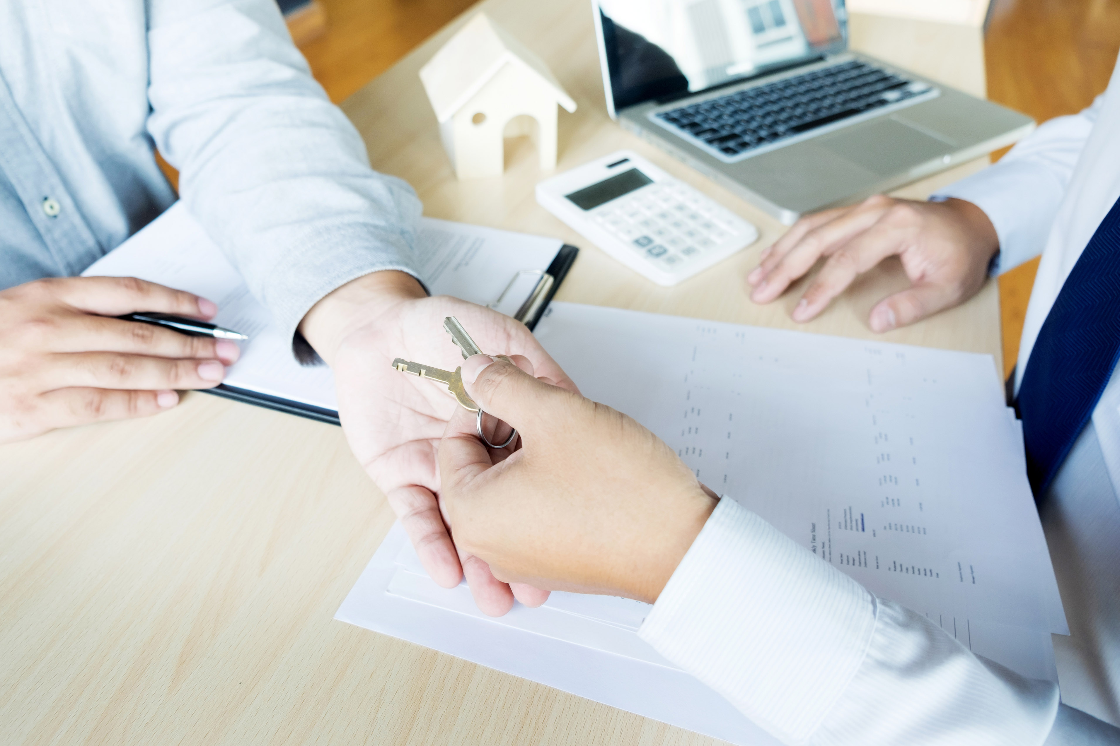 Overrækkelse af husnøgler