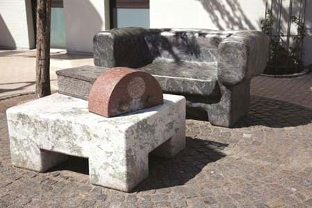 SOFA Og BORD i sten