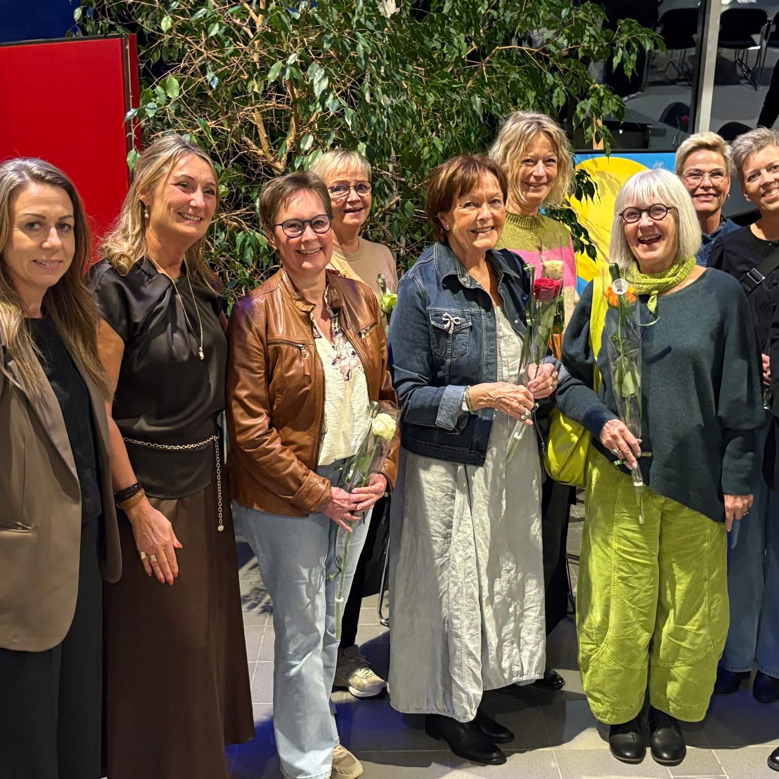 Årets Kulturprisvindere: Årets Kulturprisvindere bestyrelsen bag Nørhalne Viser Kunst sammen med keramiker Inge Fredriksen Høj og formand for Kultur- Fritids- og Landdistriktsudvalget Helle Bak Andreasen