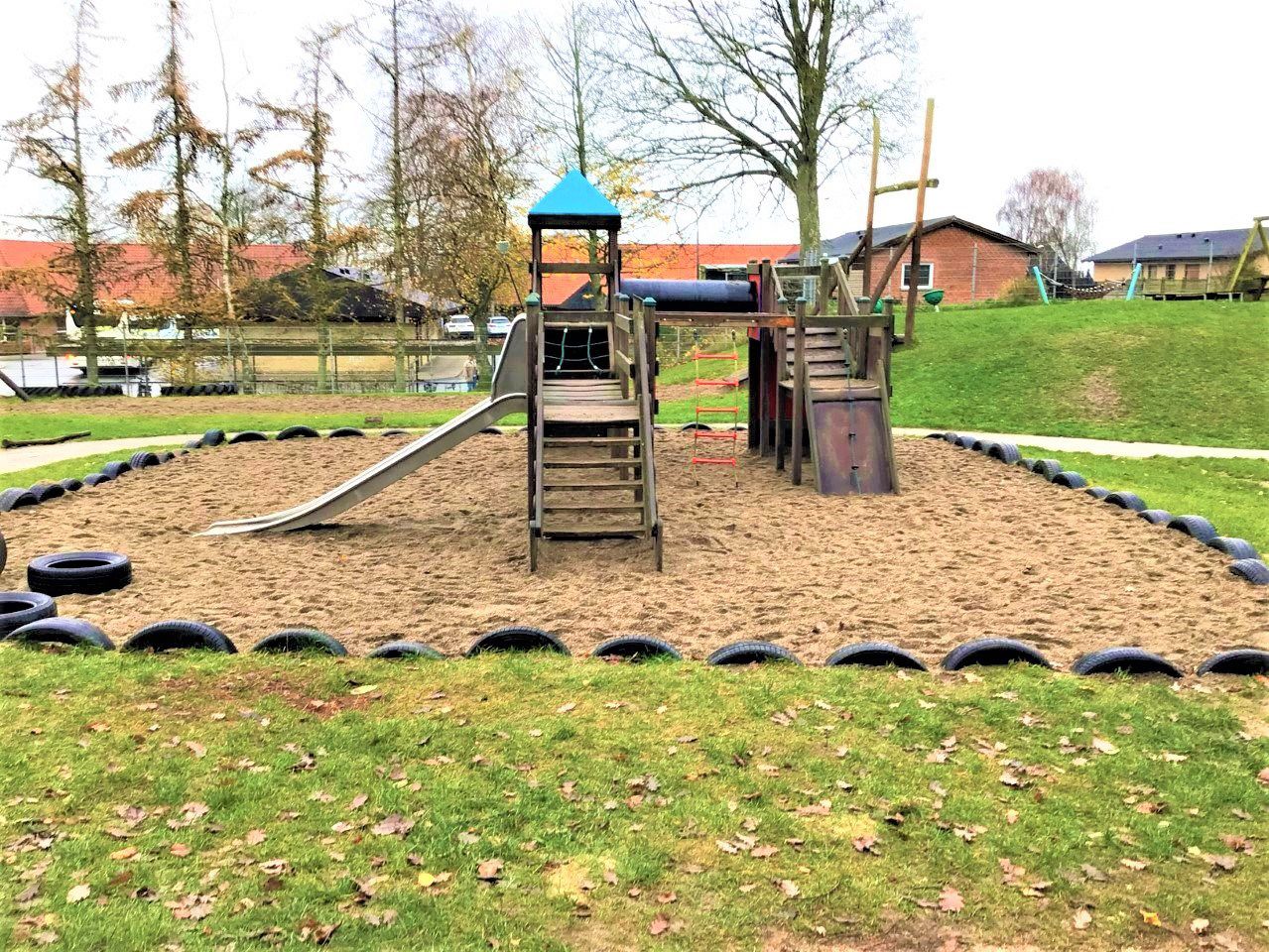 Legeplads med legestativ