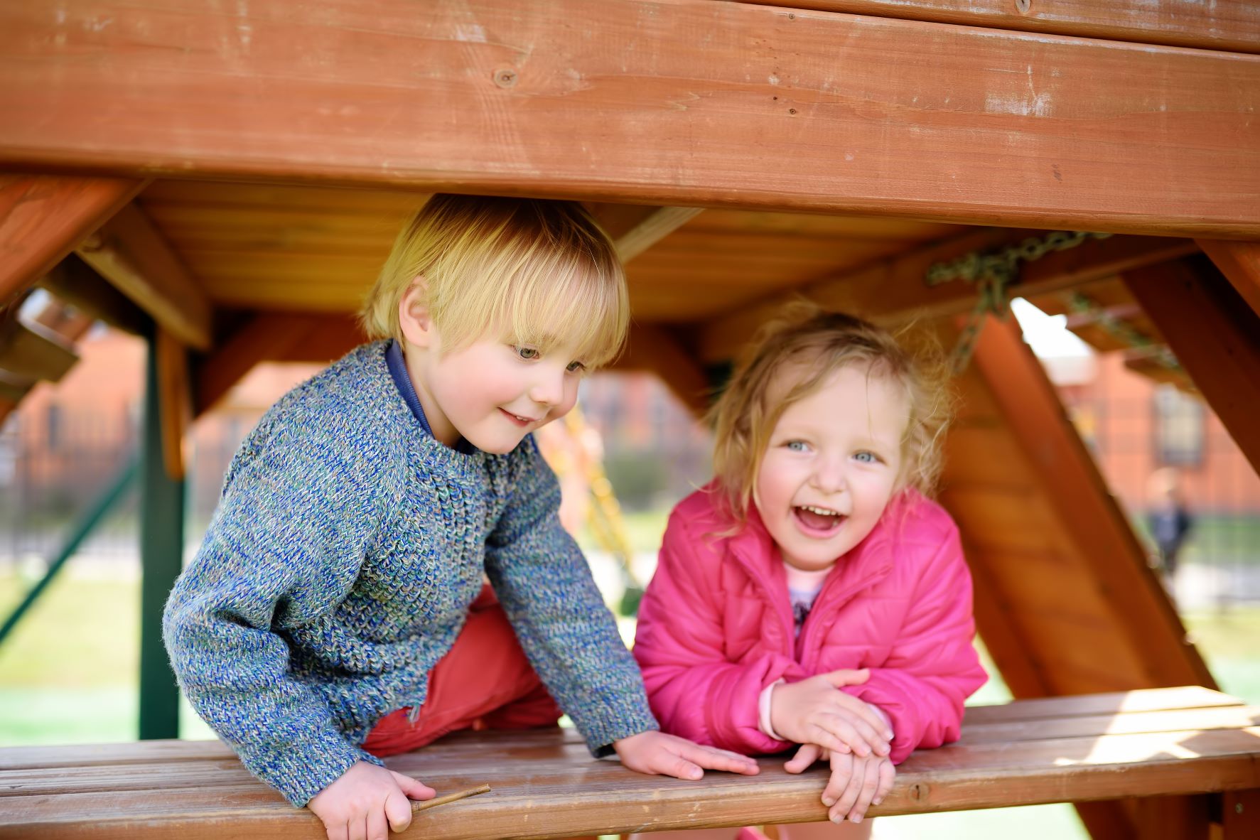 to glade børn i daginstitution