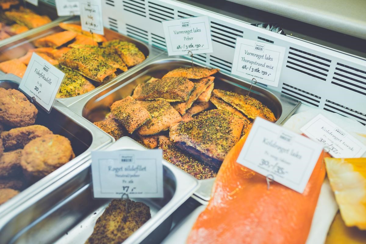 Sortiment af diverse fiskeretter