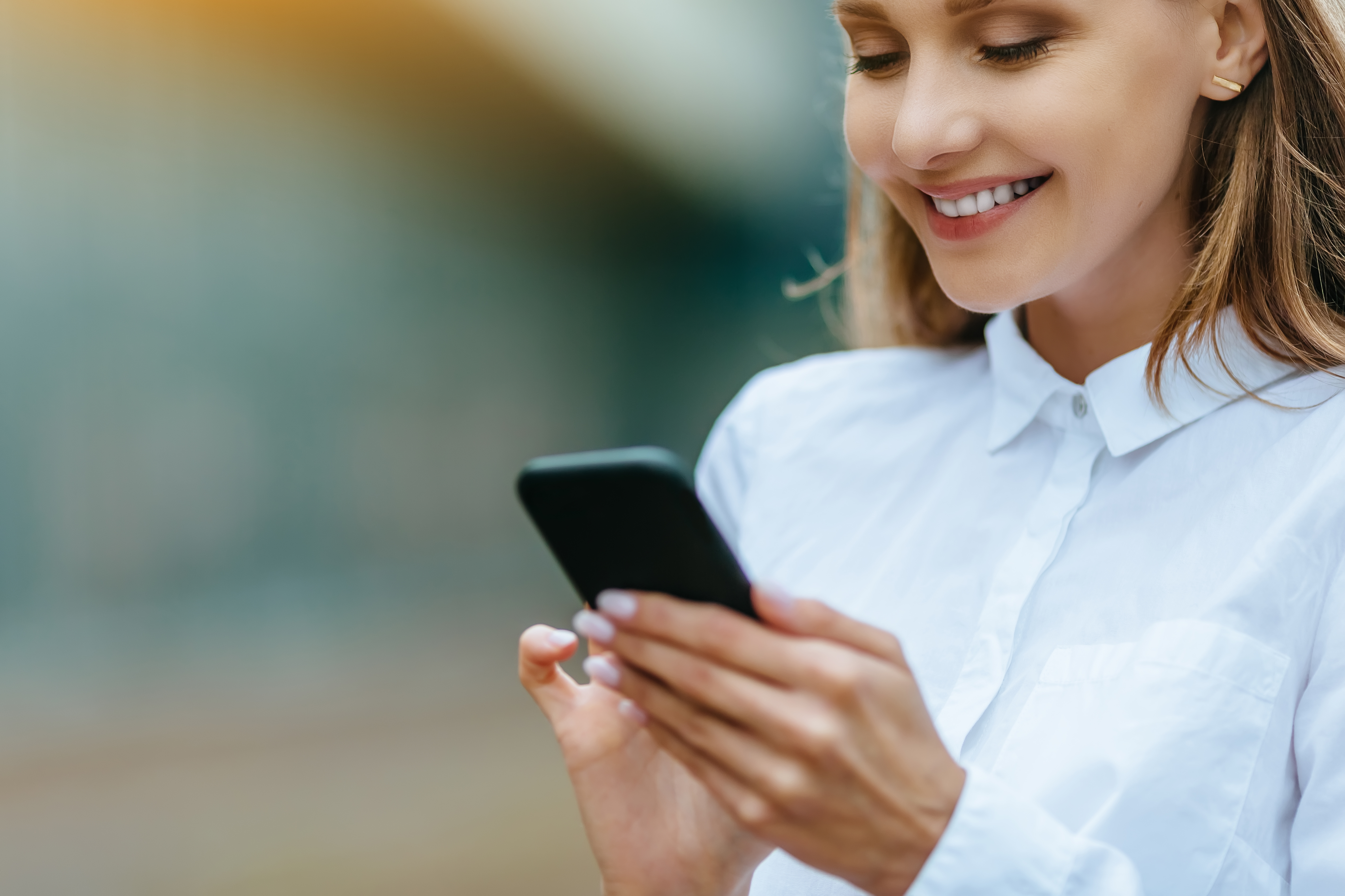 Kvinde med smartphone