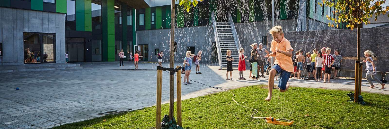 Aabybro skole leg med vand