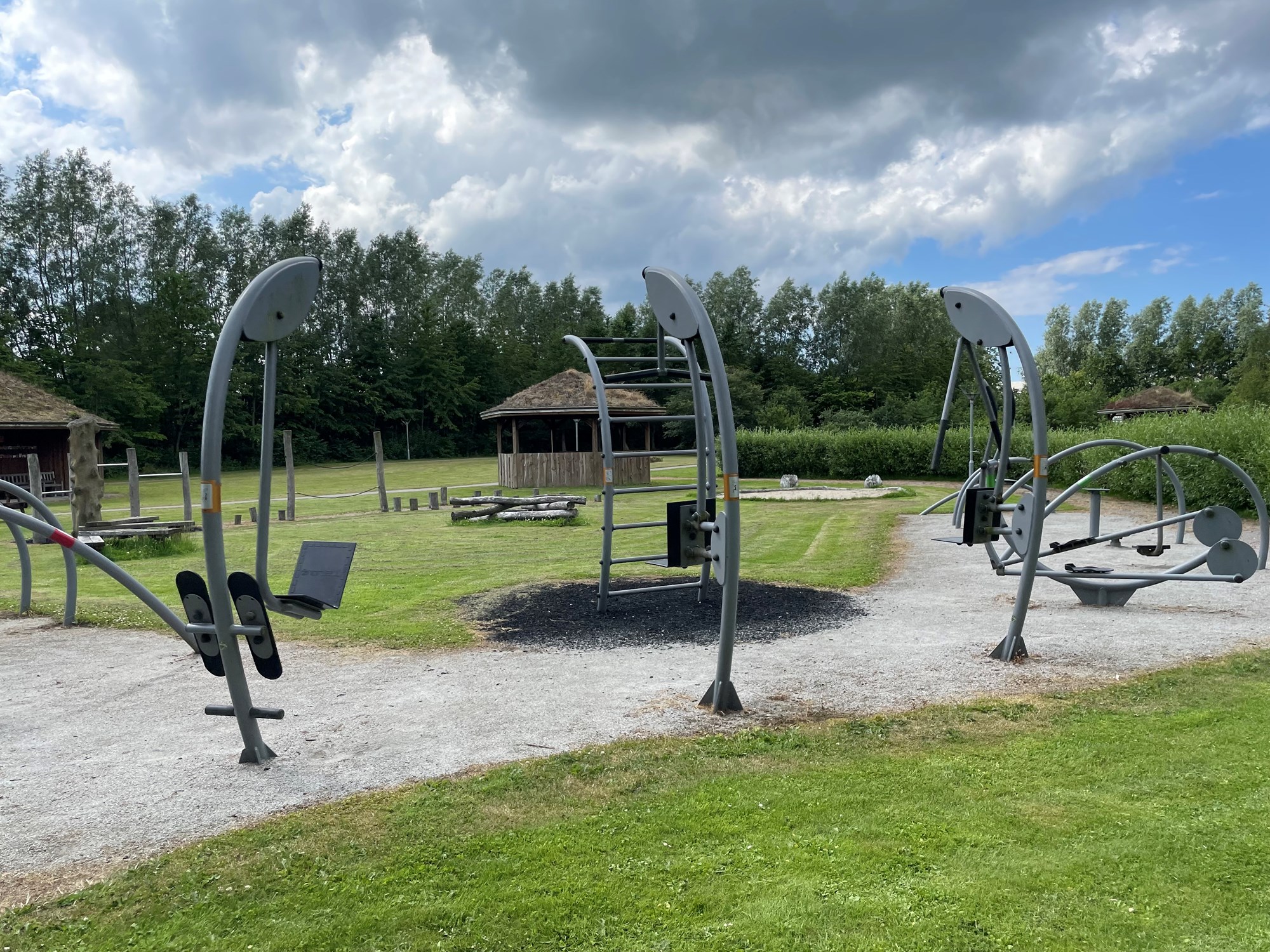 Udendørs træningsmaskiner ved Oasen