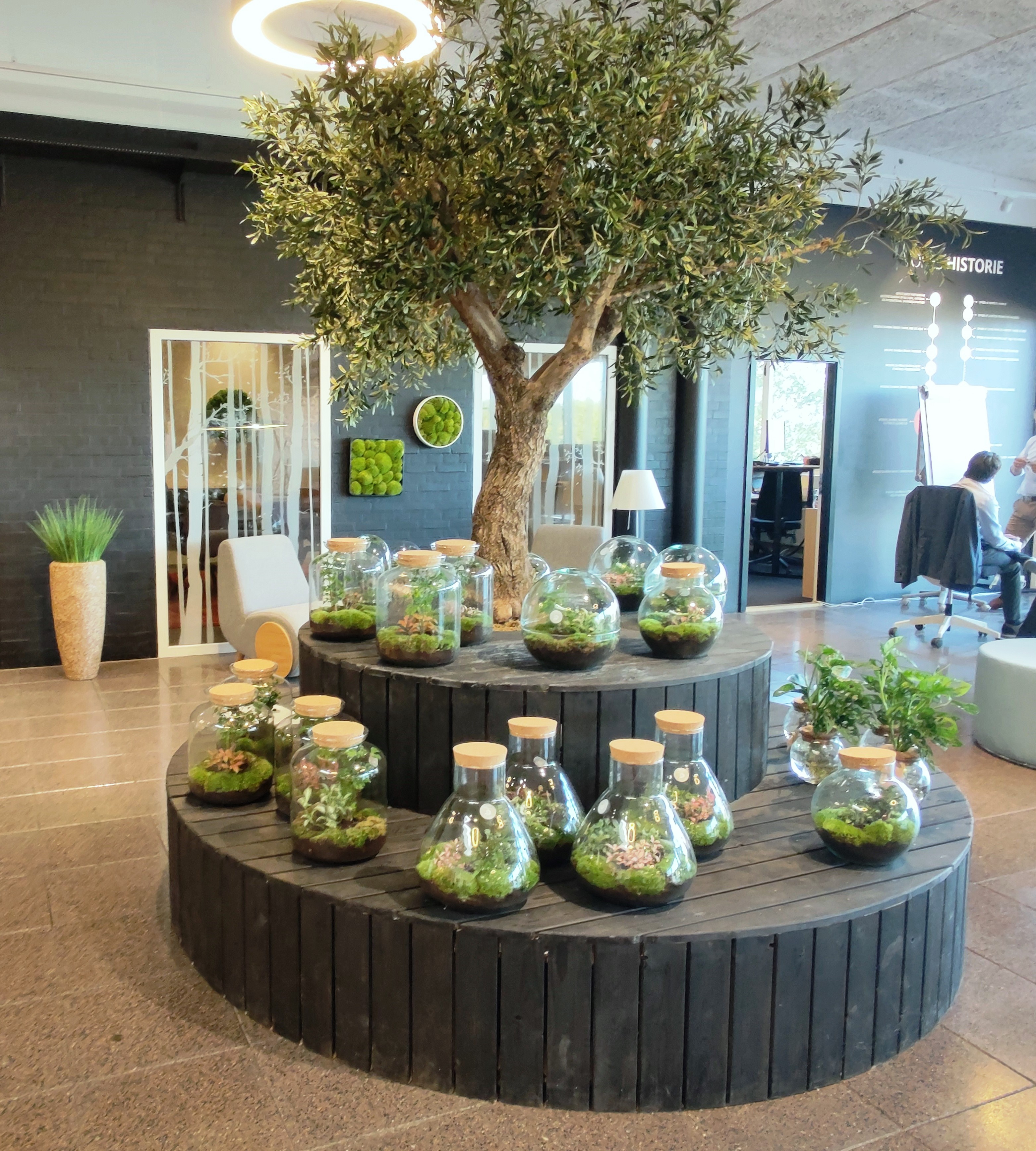 Glasdekorationer med grønt landskab