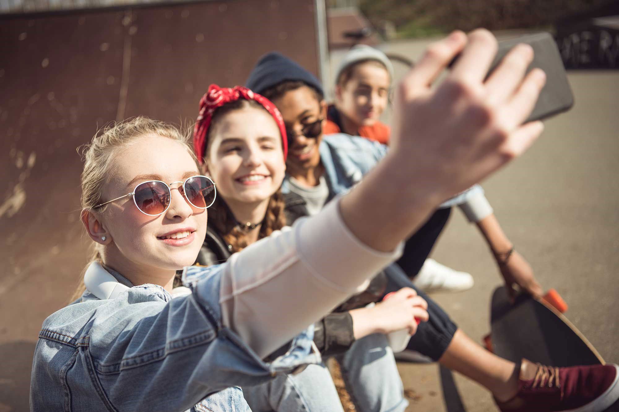 unge tager selfie