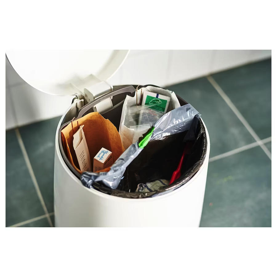 Affaldsspand med låg til badeværelse