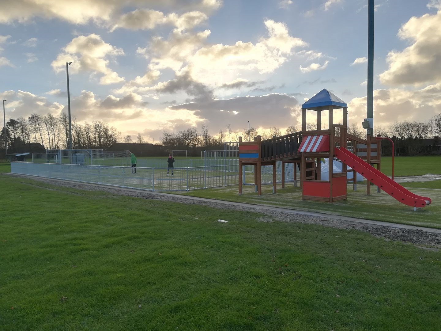 Legeplads og multibane