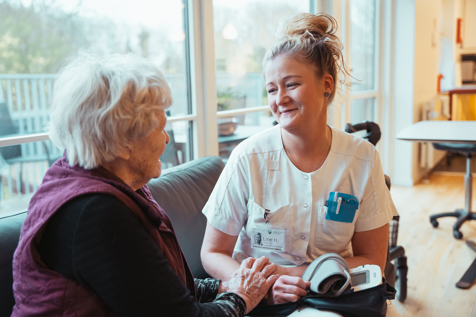Social- og Sundhedspersonale på besøg hos borger
