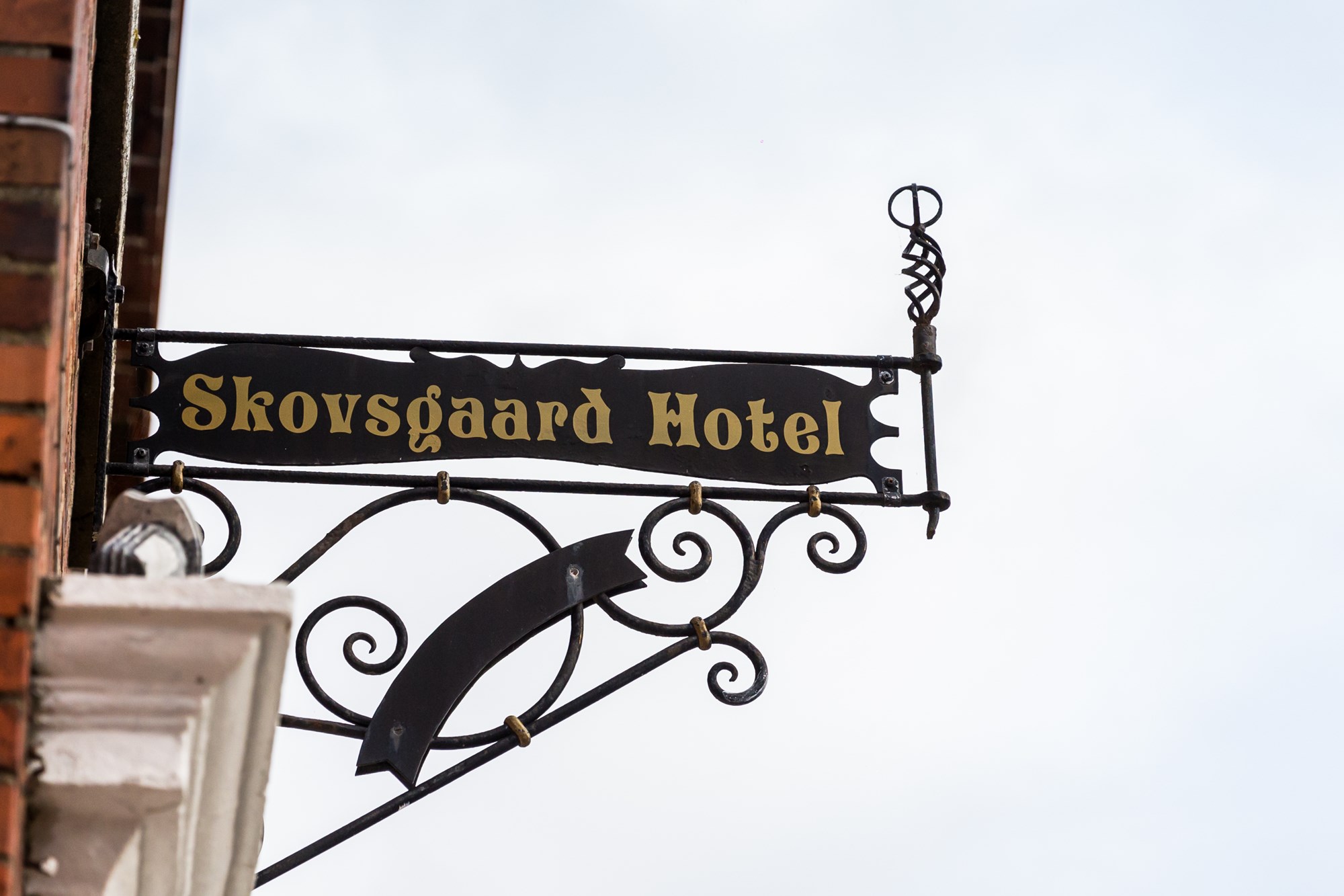 Skilt med Skovsgaard Hotel