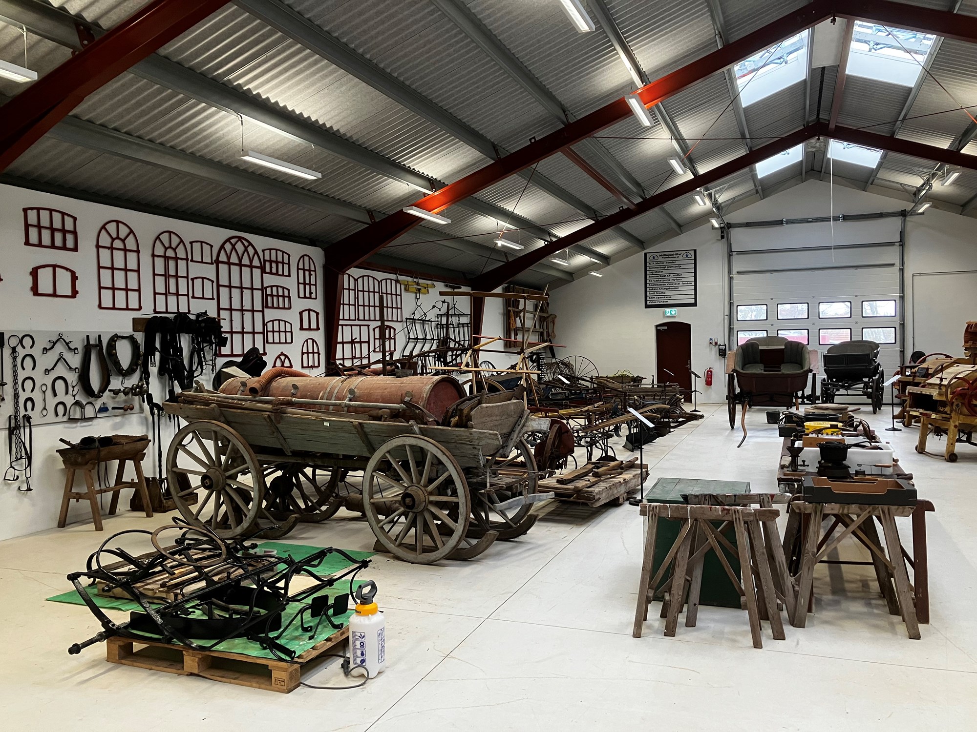 Gamle hestevogne og oksekærrer
